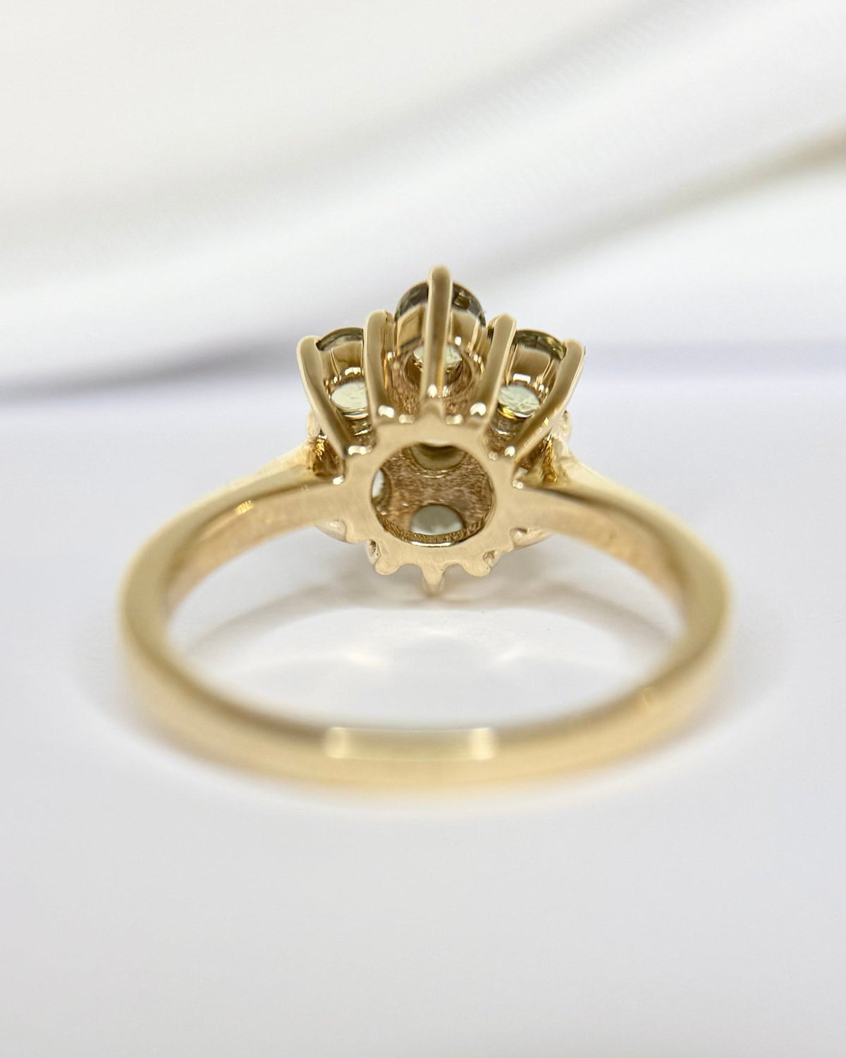 Bague Marguerite Saphirs Verts de Madagascar 1.09 carat "Ornella" - Elliade Paris