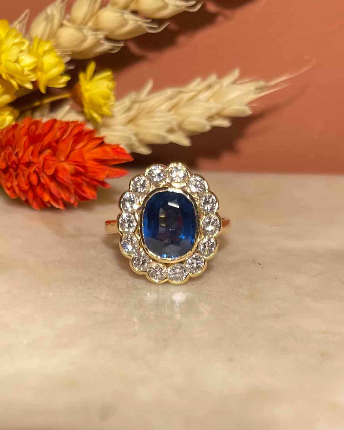 Anillo de zafiro margarita de 2,30 quilates y diamantes de 0,80 quilates &quot;Althéa&quot;
