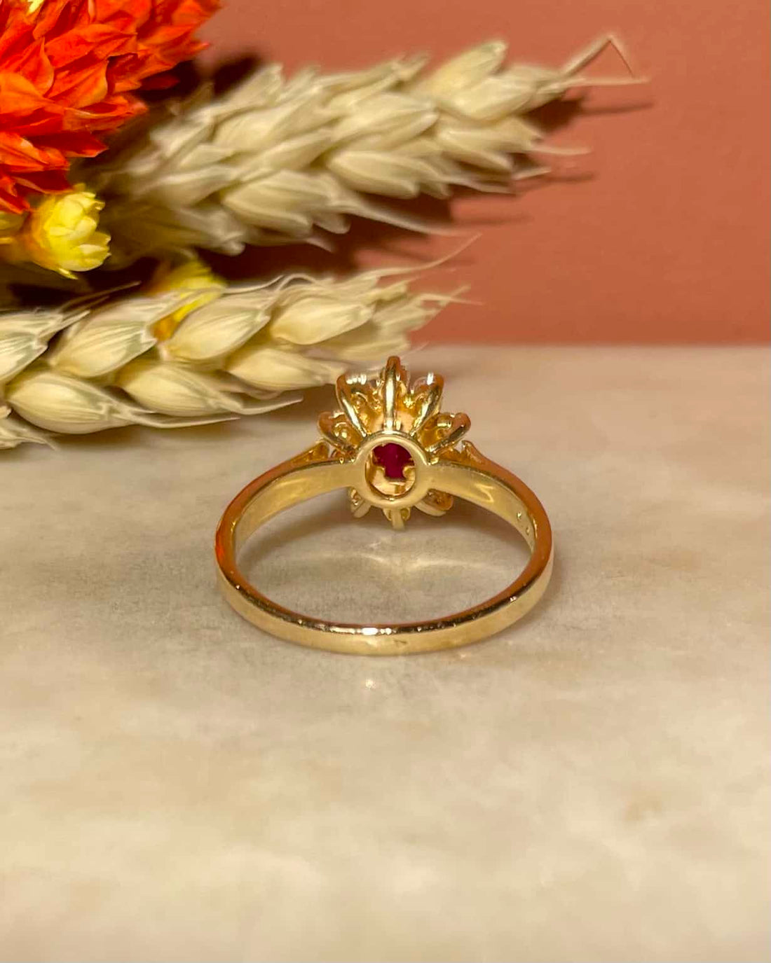 Anillo de margaritas con rubí &quot;Sidonie&quot; y 10 diamantes