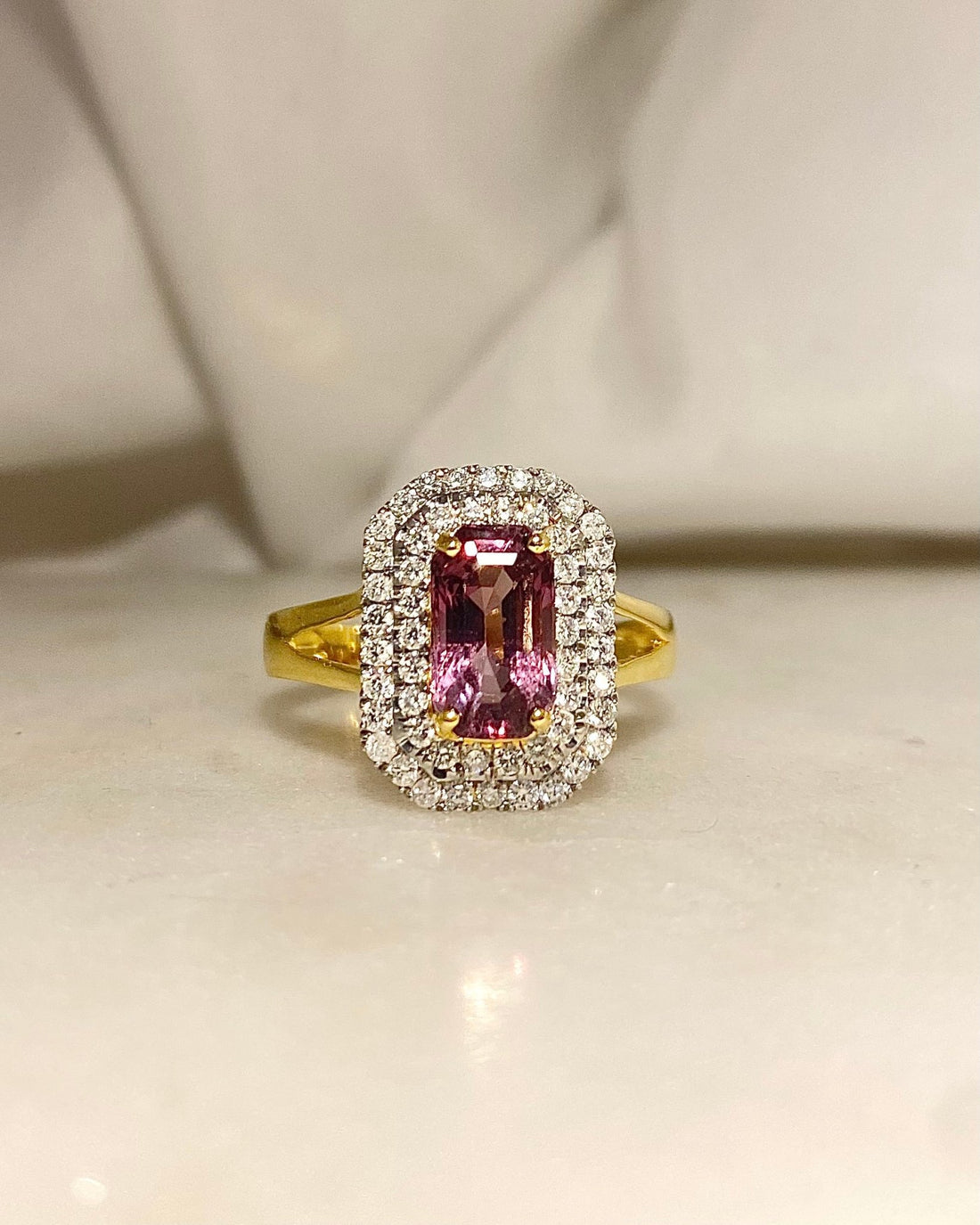 Bague Marguerite Spinelle 2.40 carats &amp; Diamants &quot;Beniga&quot; - Elliade Paris