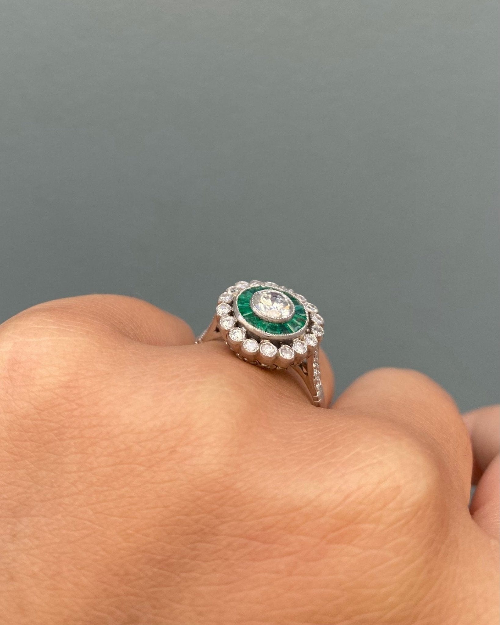 Bague Marguerite Style Art - Déco Diamants &amp; Émeraudes "Gemma" - Elliade Paris