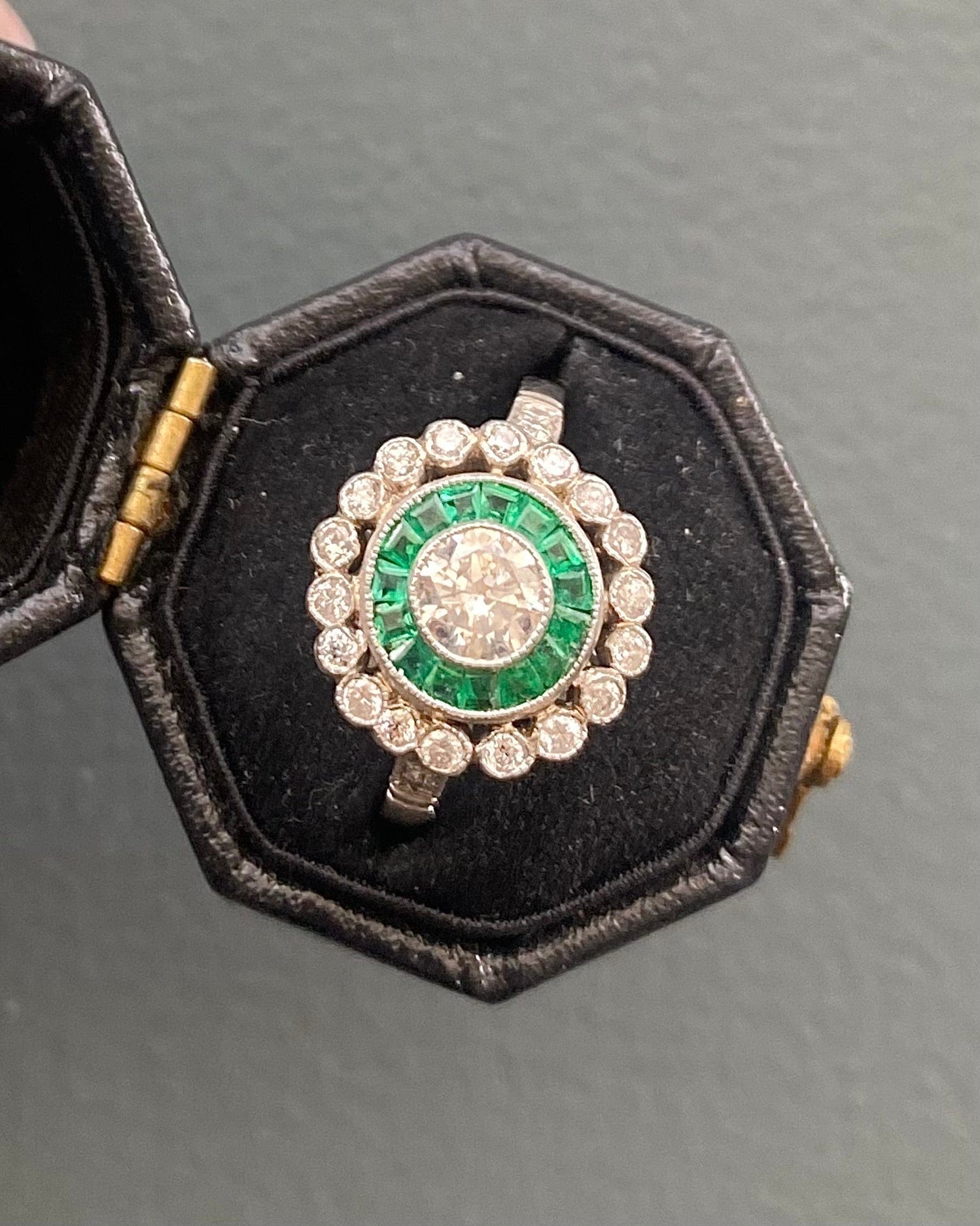 Bague Marguerite Style Art - Déco Diamants &amp; Émeraudes "Gemma" - Elliade Paris