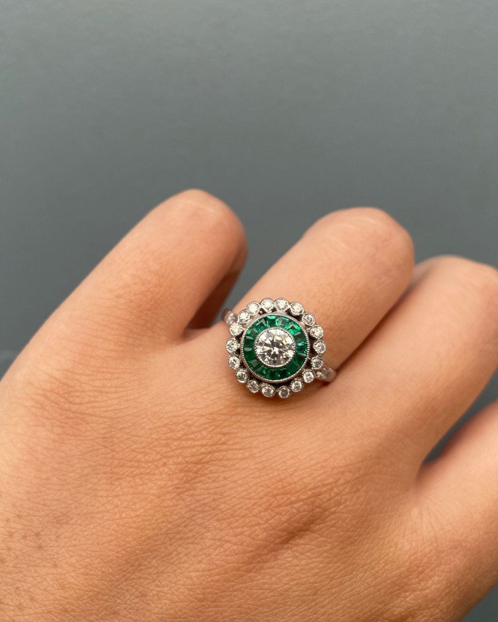 Bague Marguerite Style Art - Déco Diamants &amp; Émeraudes "Gemma" - Elliade Paris