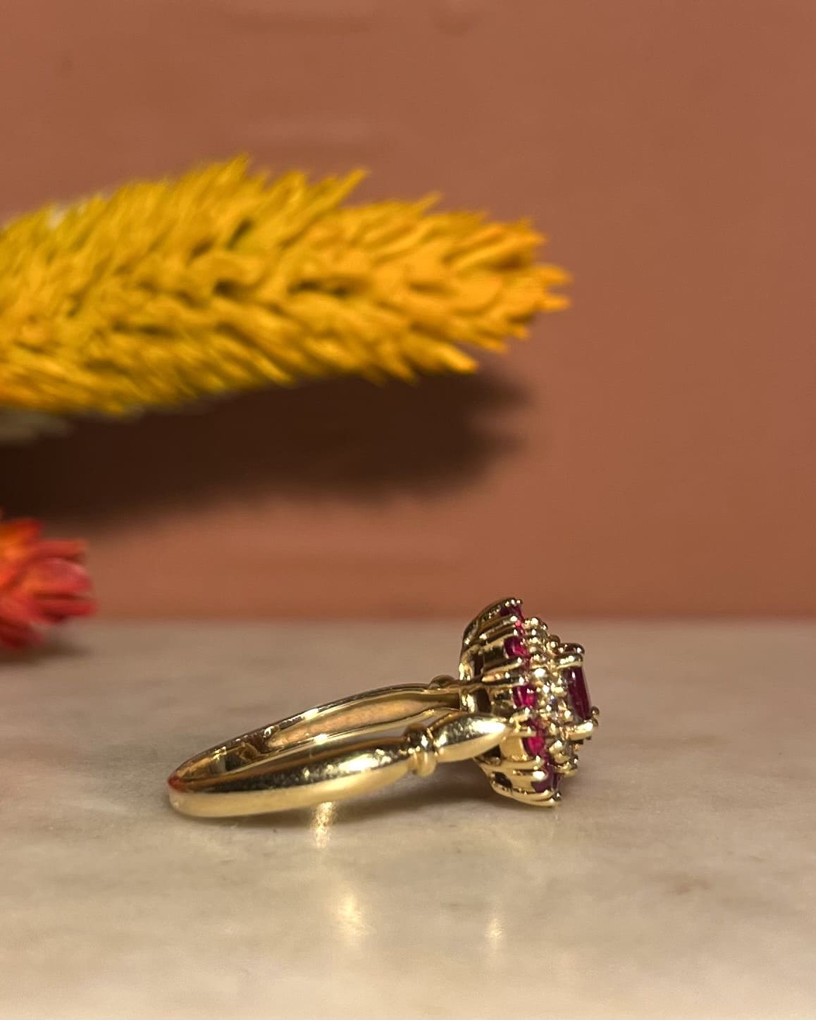 Bague Marguerite Style Art - Déco Rubis &amp; Diamants &quot;Lilly&quot; - Elliade Paris