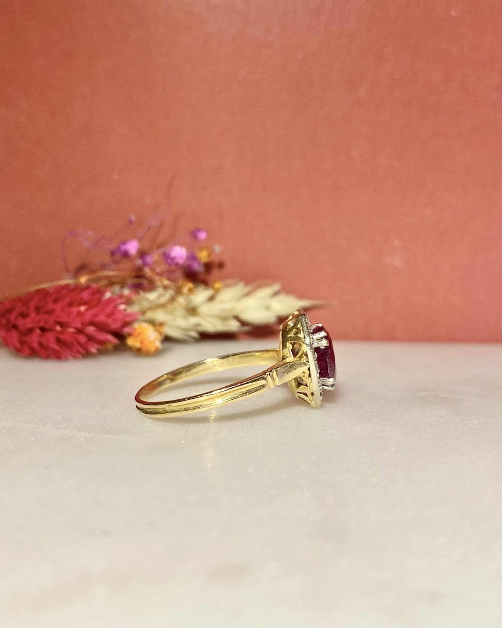 Bague Marguerite Style Art - Déco Rubis &amp; Diamants « Mirelle » - Elliade Paris