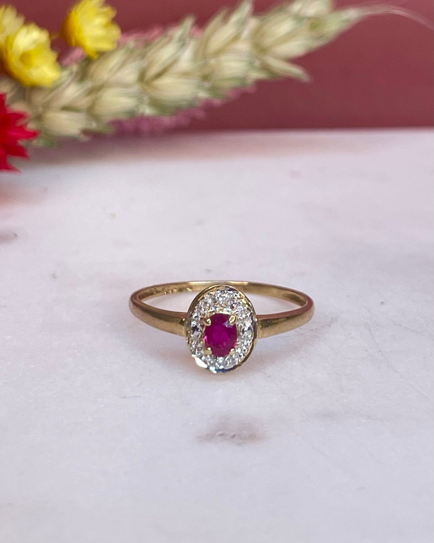 Bague Marguerite Style Art Déco Rubis &amp; Diamants &quot;Sabrile&quot; - Elliade Paris