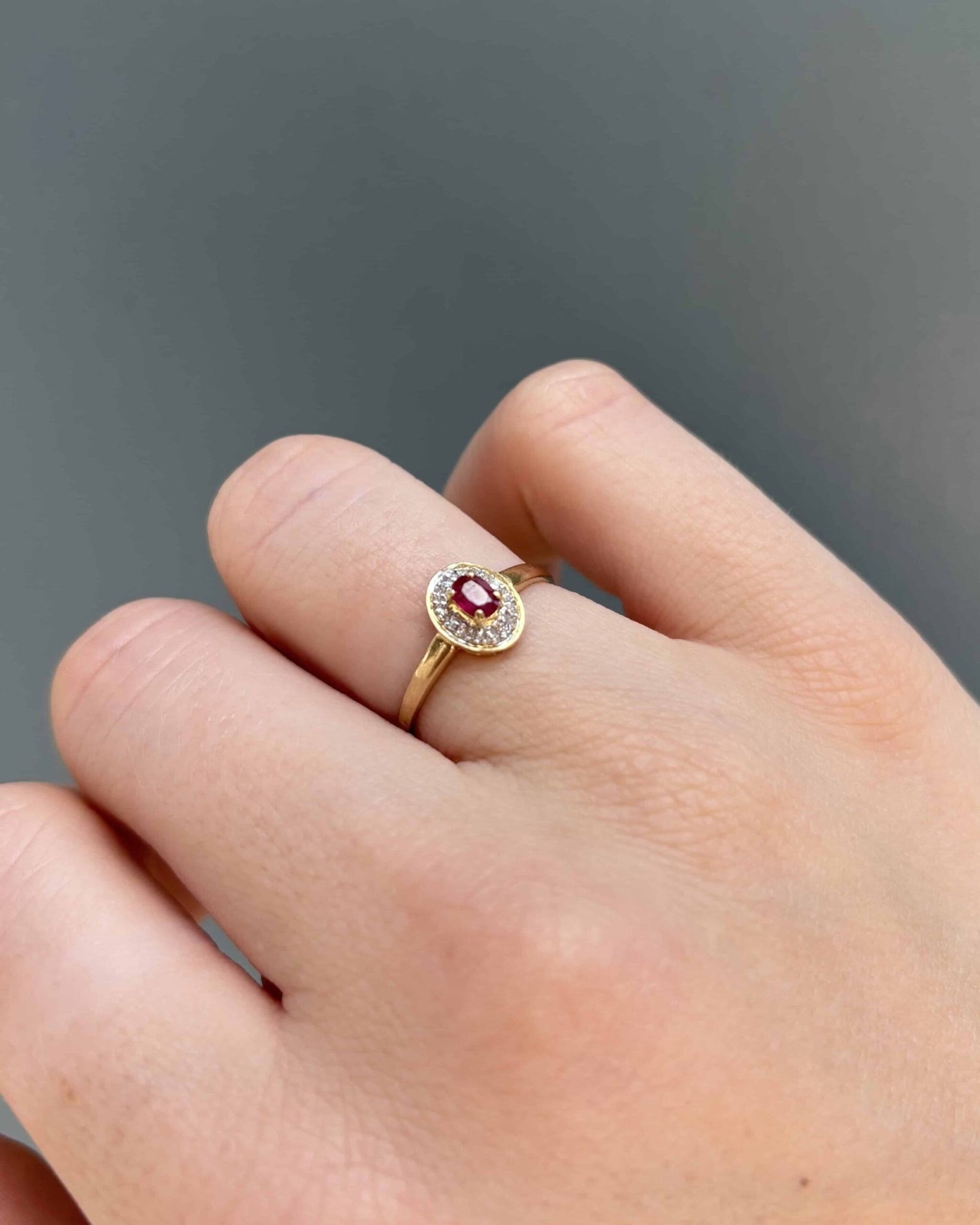 Bague Marguerite Style Art Déco Rubis &amp; Diamants &quot;Sabrile&quot; - Elliade Paris
