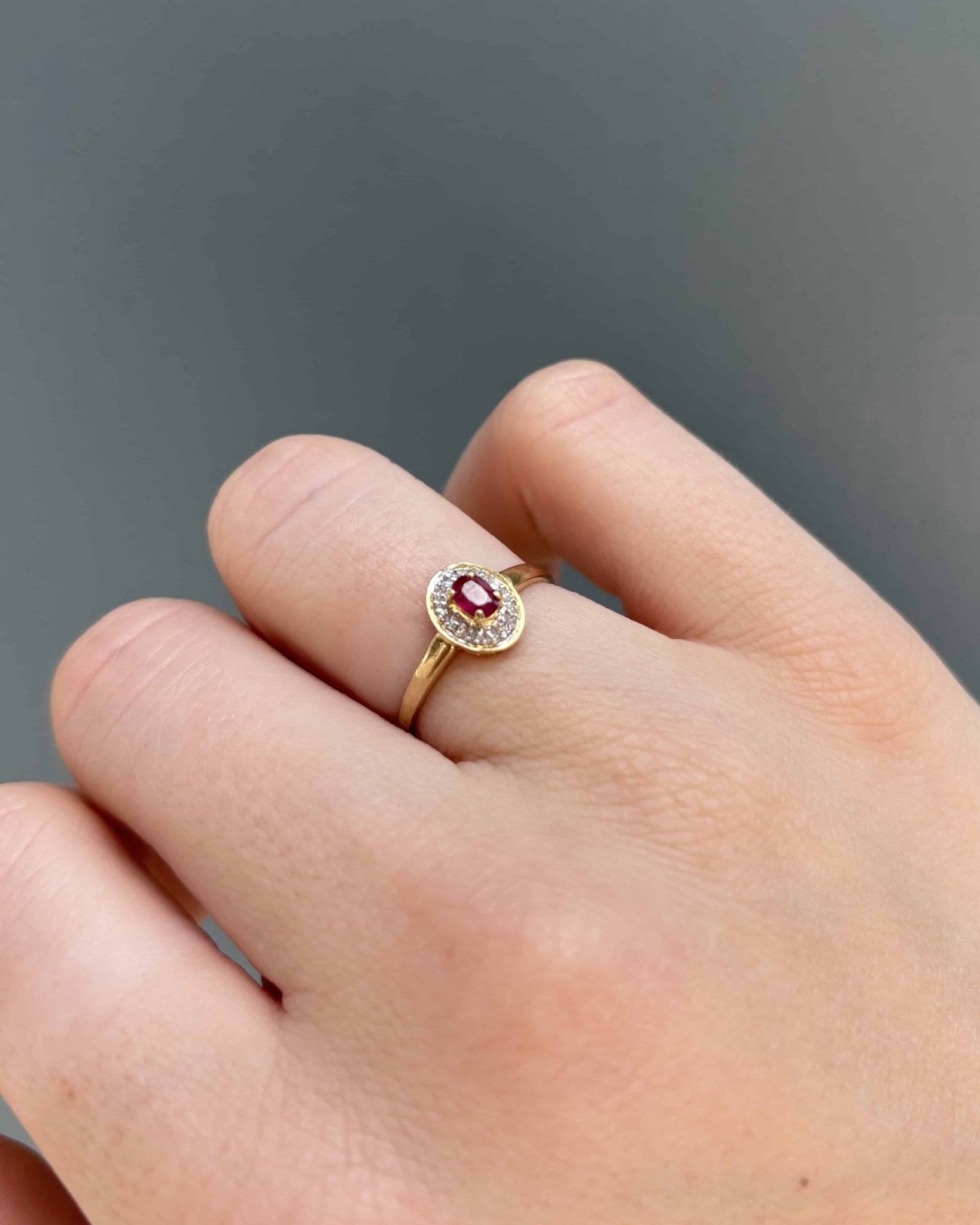 Bague Marguerite Style Art Déco Rubis &amp; Diamants "Sabrile" - Elliade Paris
