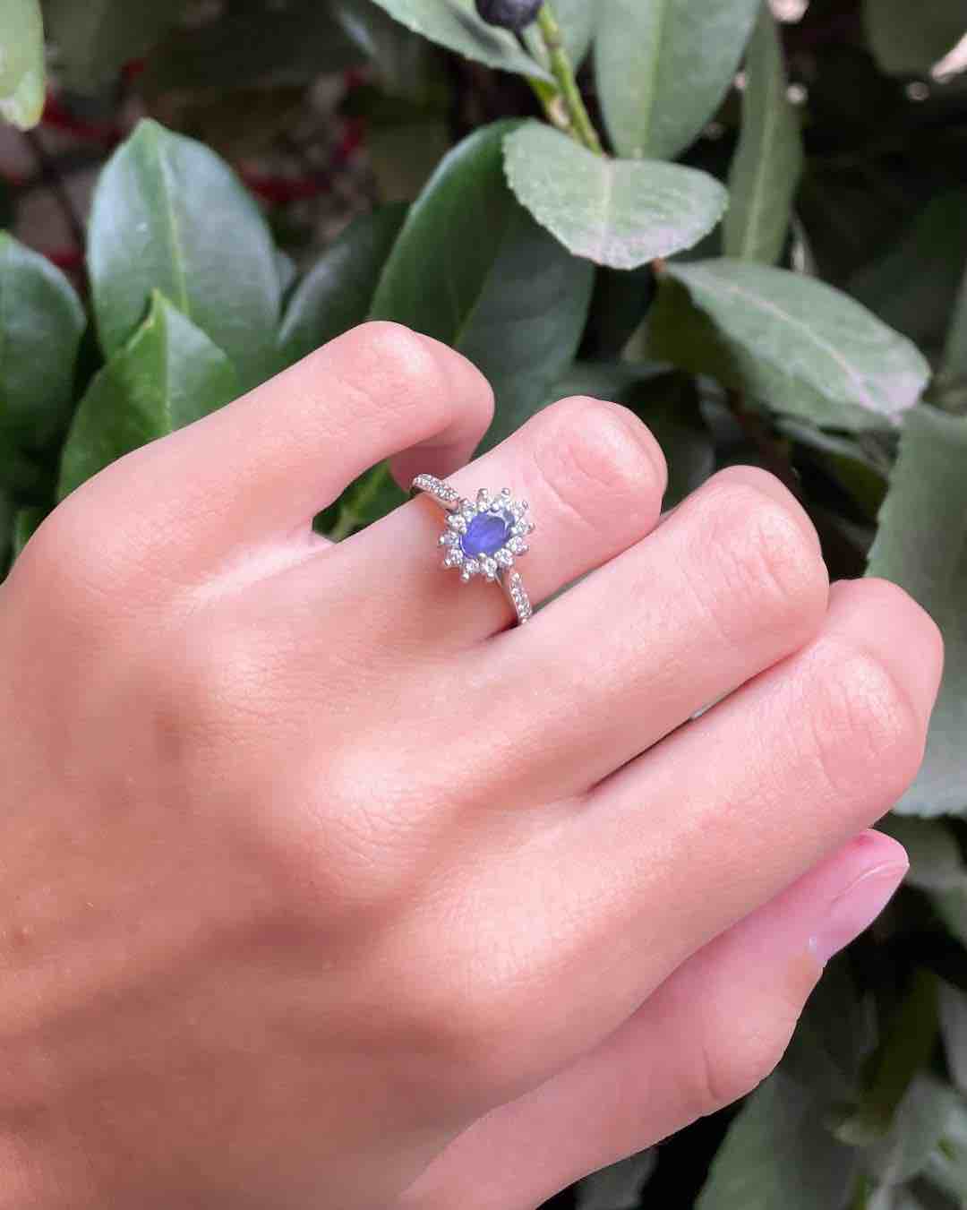 Bague Marguerite Tanzanite 0.45 Carat &amp; 26 Diamants "Kassia" - Elliade Paris