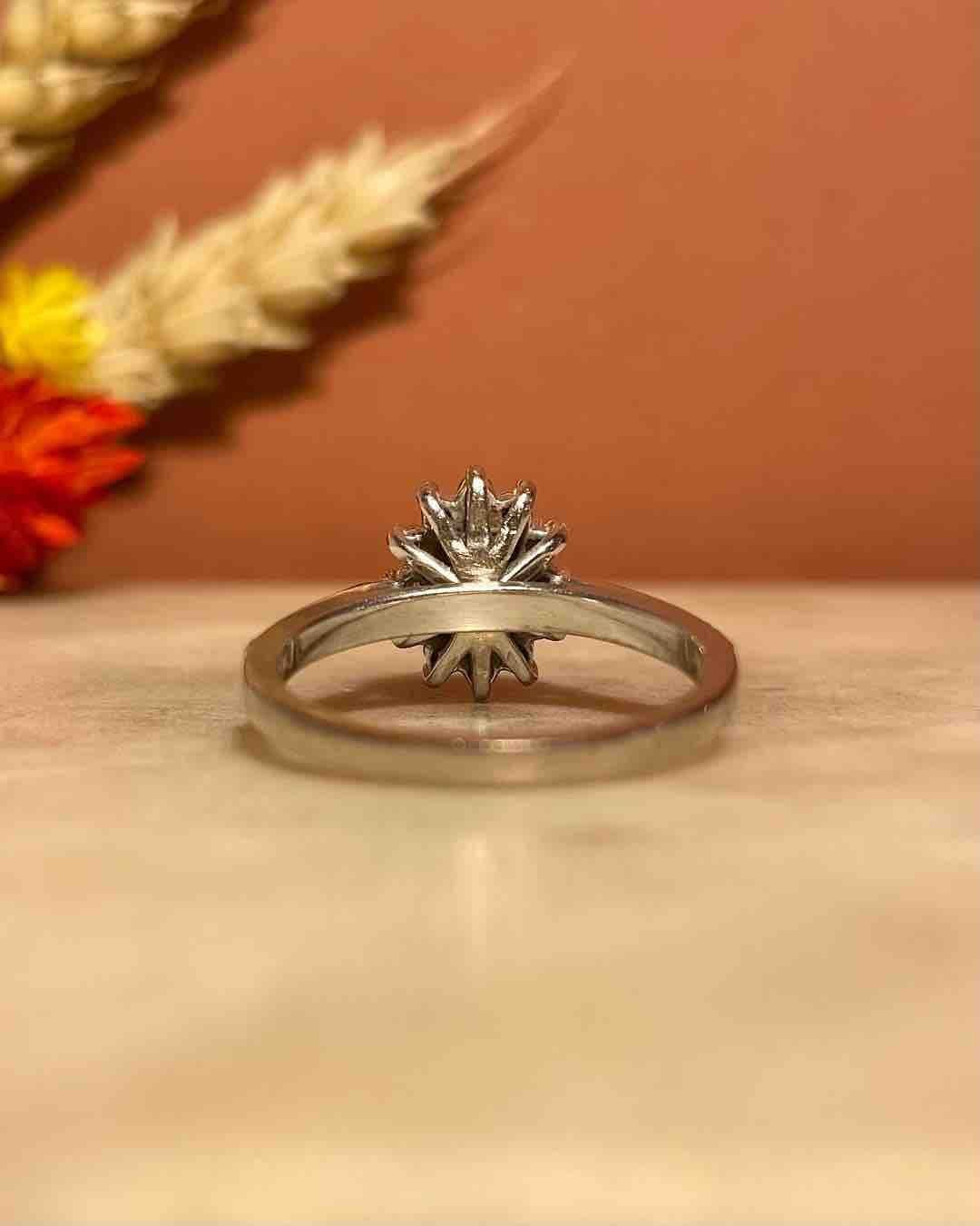 Bague Marguerite Tanzanite 0.45 Carat &amp; 26 Diamants "Kassia" - Elliade Paris