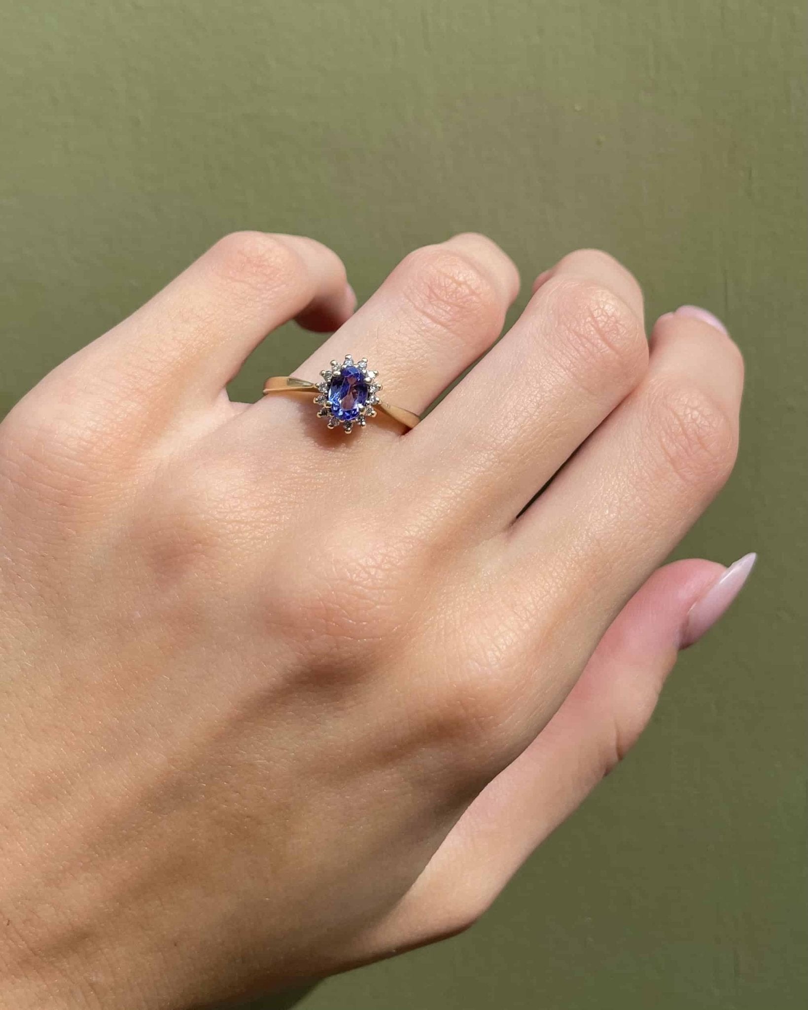 Bague Marguerite Tanzanite 0.50 carat &amp; 14 Diamants "Joyce" - Elliade Paris