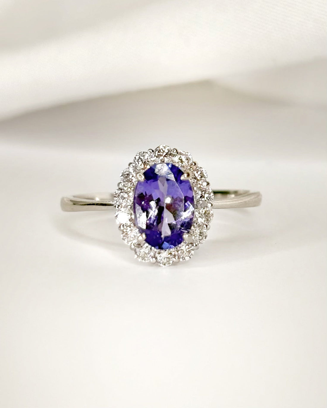 Bague Marguerite Tanzanite 0.93 carat &amp; Diamants 0.31 carat "Haria" - Elliade Paris