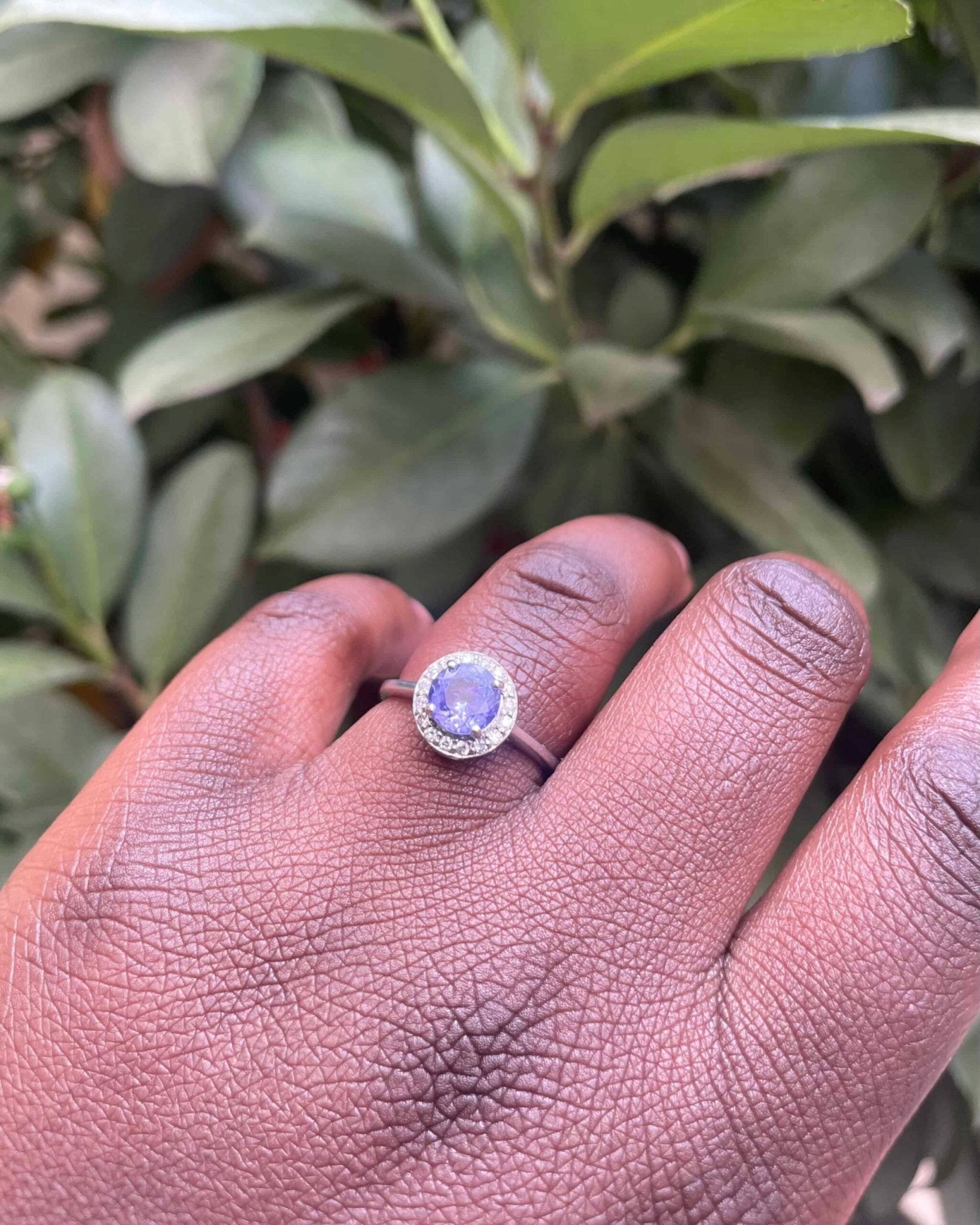 Bague Marguerite Tanzanite 1 carat &amp; 18 Diamants &quot;Zanelle&quot; - Elliade Paris