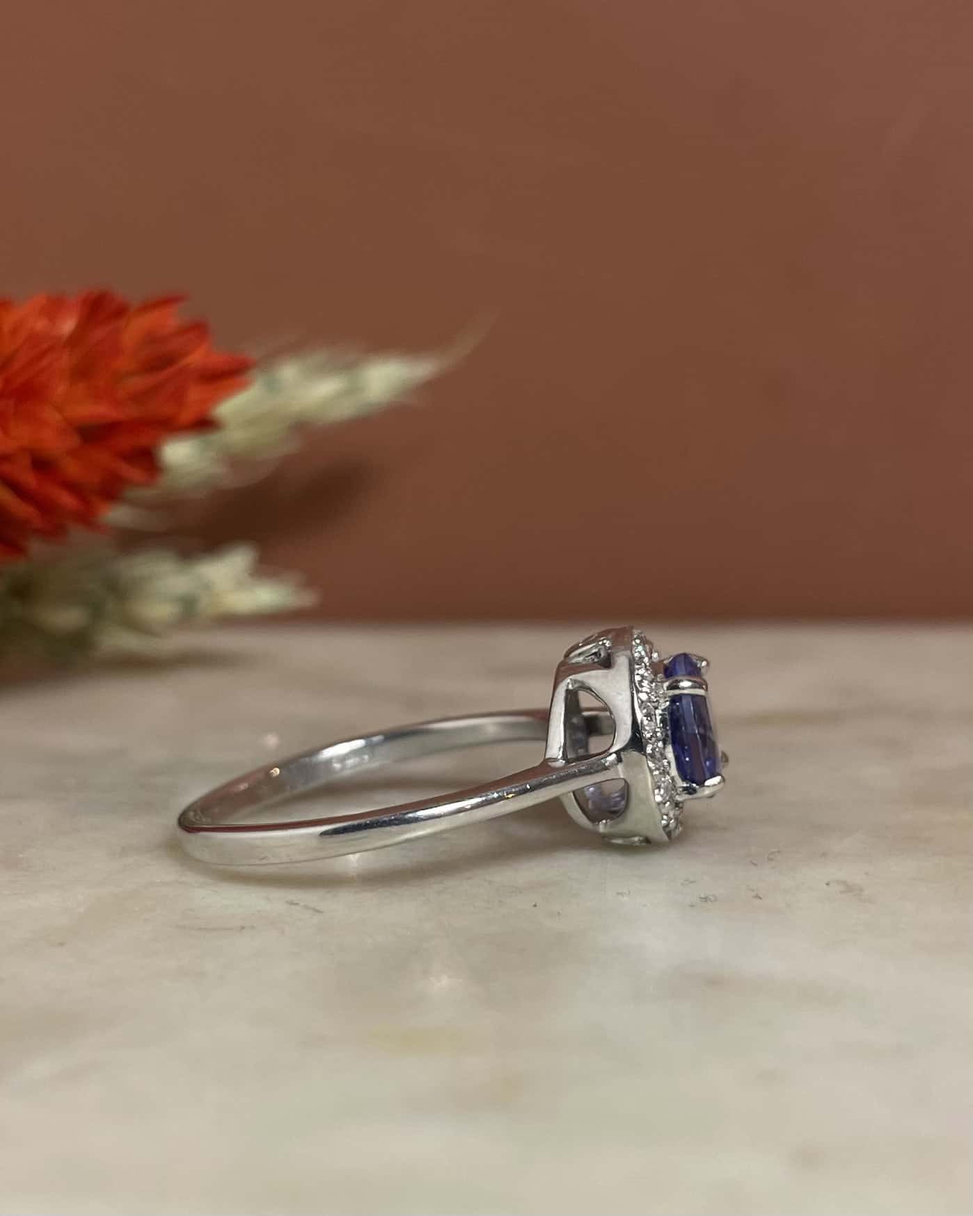 Bague Marguerite Tanzanite 1 carat &amp; 18 Diamants &quot;Zanelle&quot; - Elliade Paris