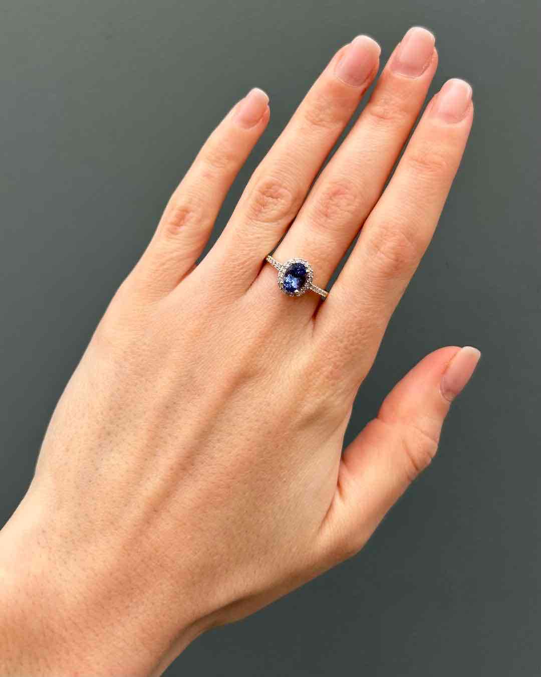 Bague Marguerite Tanzanite 1.30 Carat &amp; 28 Diamants &quot;Lunali&quot; - Elliade Paris
