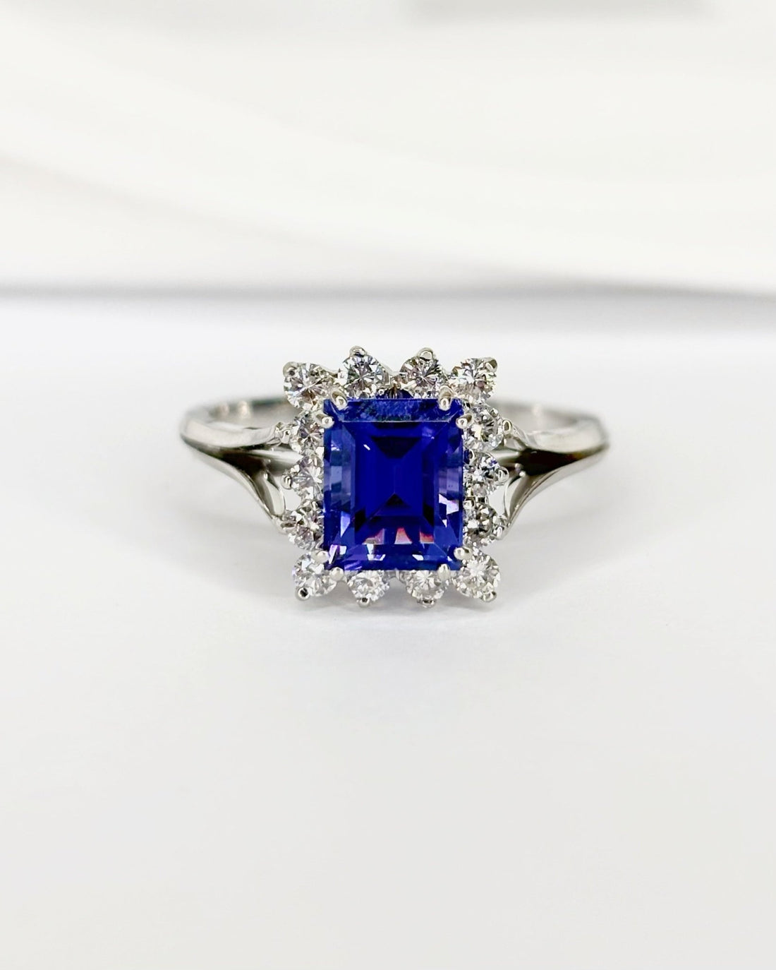Bague Marguerite Tanzanite 2.80 carats &amp; Diamants 0.56 carat "Anissa" - Elliade Paris