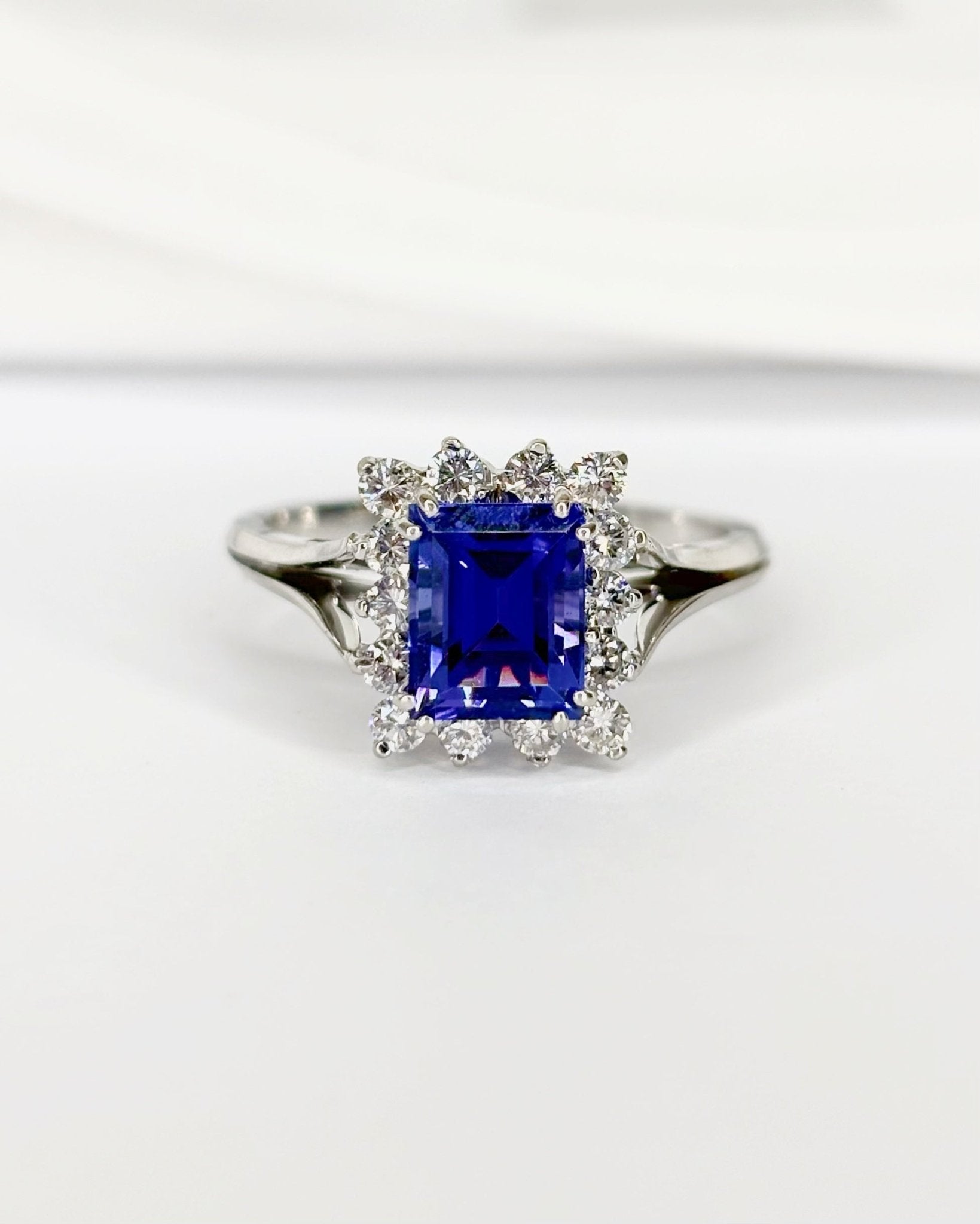 Bague Marguerite Tanzanite 2.80 carats &amp; Diamants 0.56 carat "Anissa" - Elliade Paris