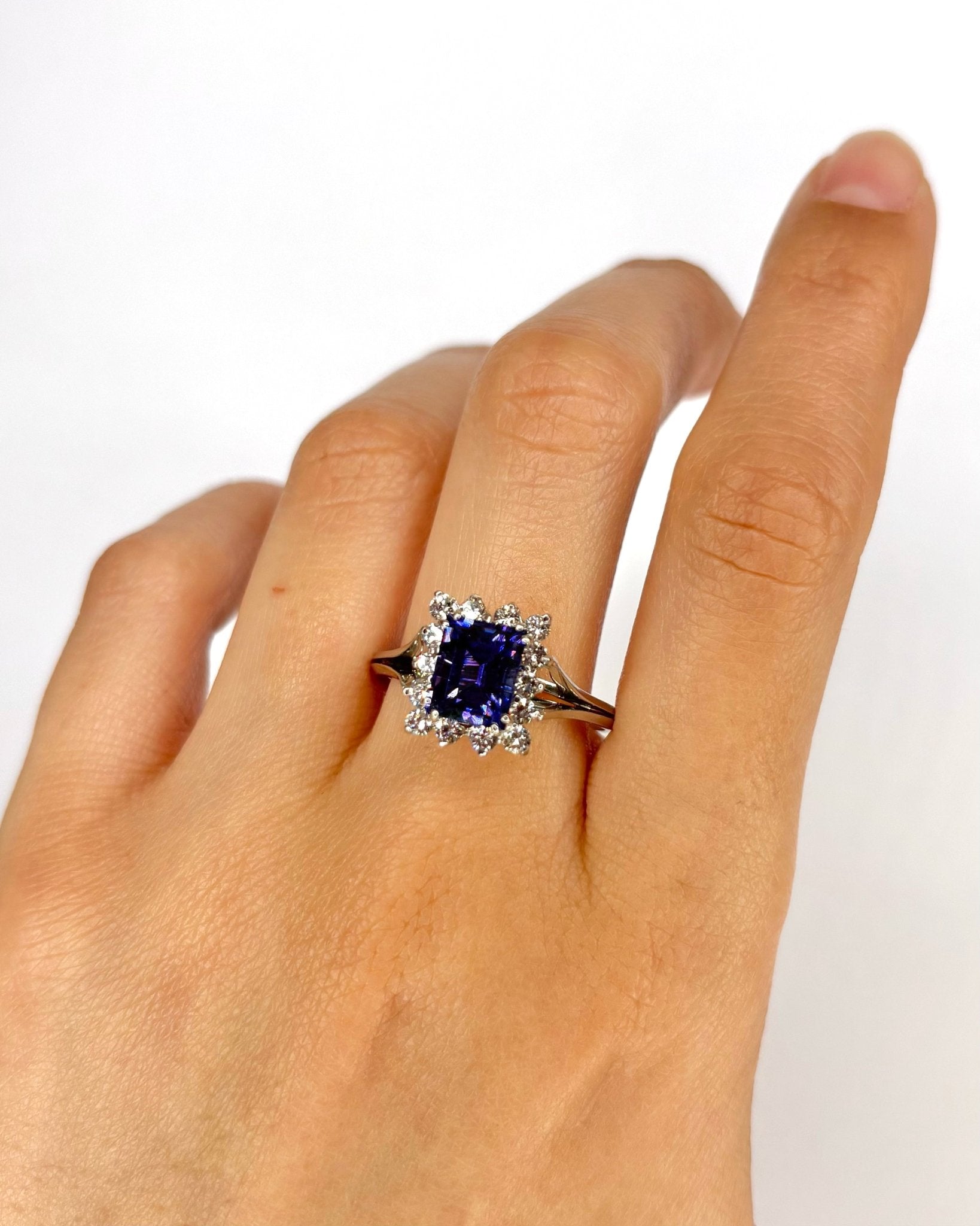 Bague Marguerite Tanzanite 2.80 carats &amp; Diamants 0.56 carat "Anissa" - Elliade Paris