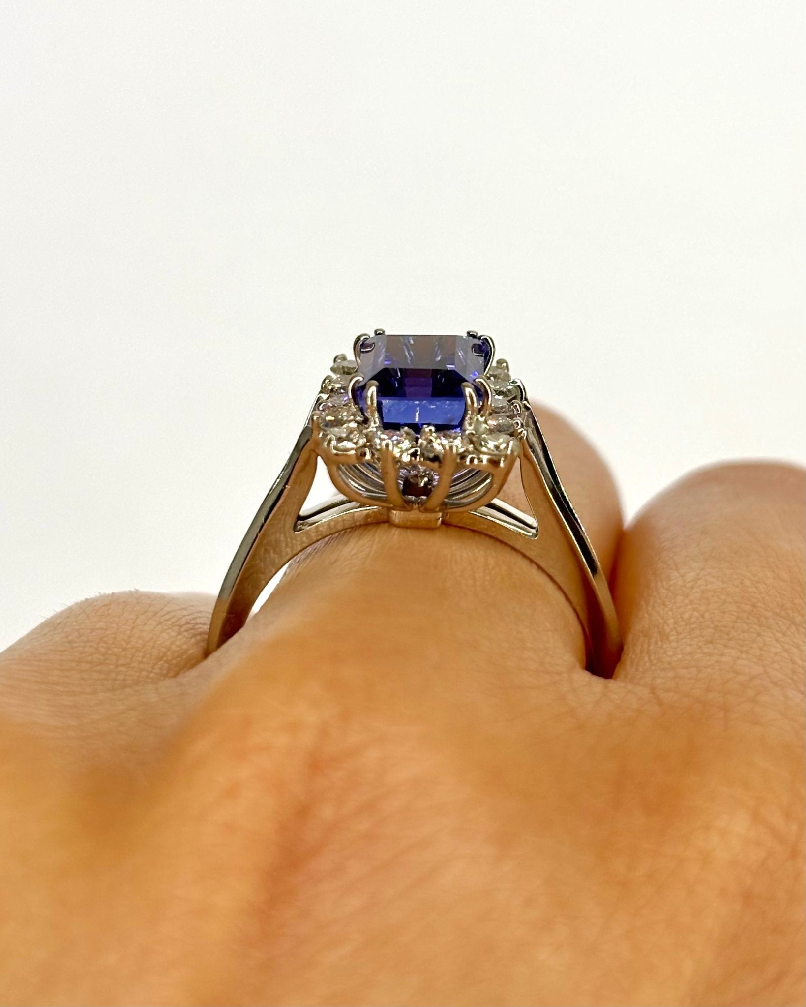 Bague Marguerite Tanzanite 2.80 carats &amp; Diamants 0.56 carat "Anissa" - Elliade Paris