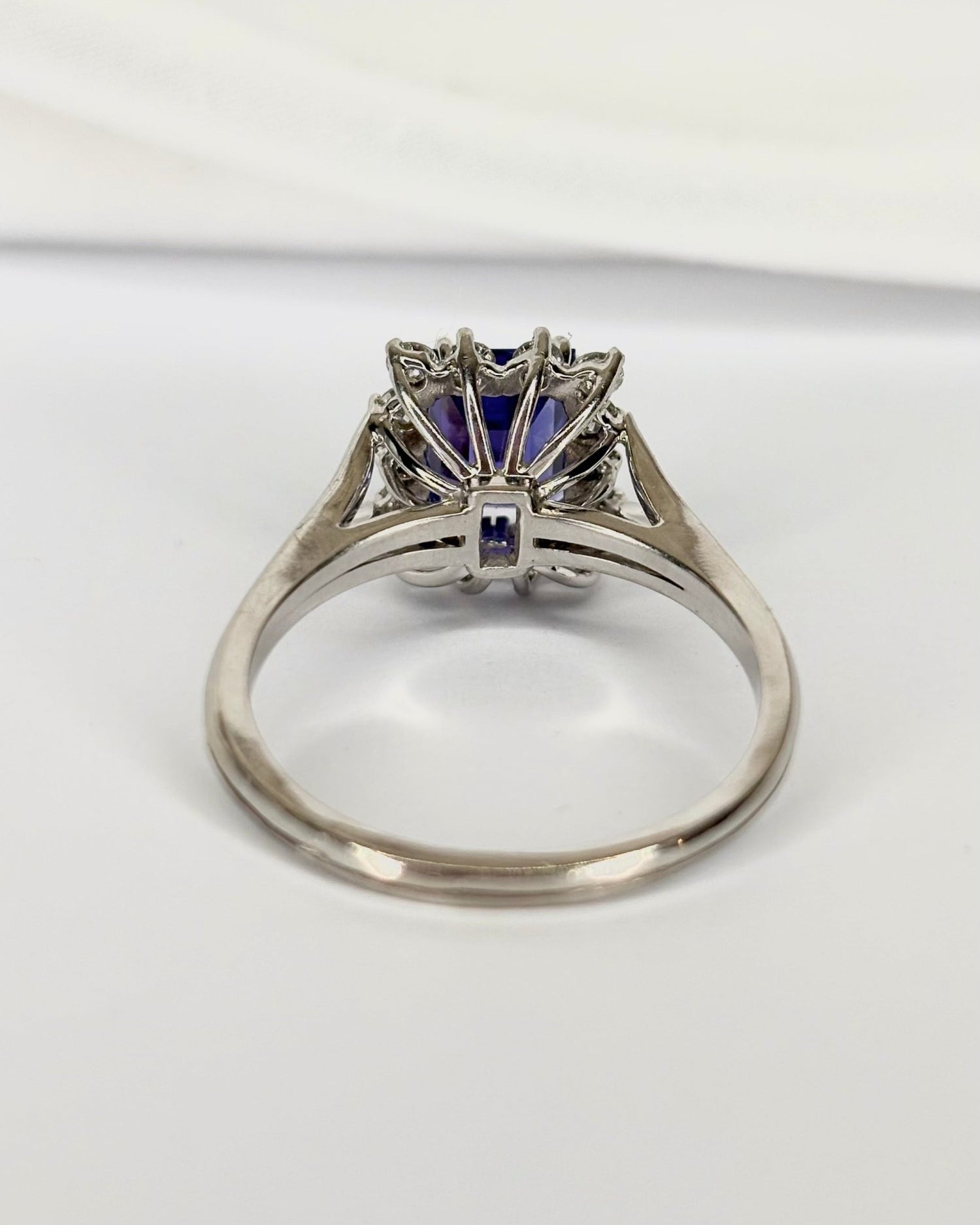 Bague Marguerite Tanzanite 2.80 carats &amp; Diamants 0.56 carat "Anissa" - Elliade Paris