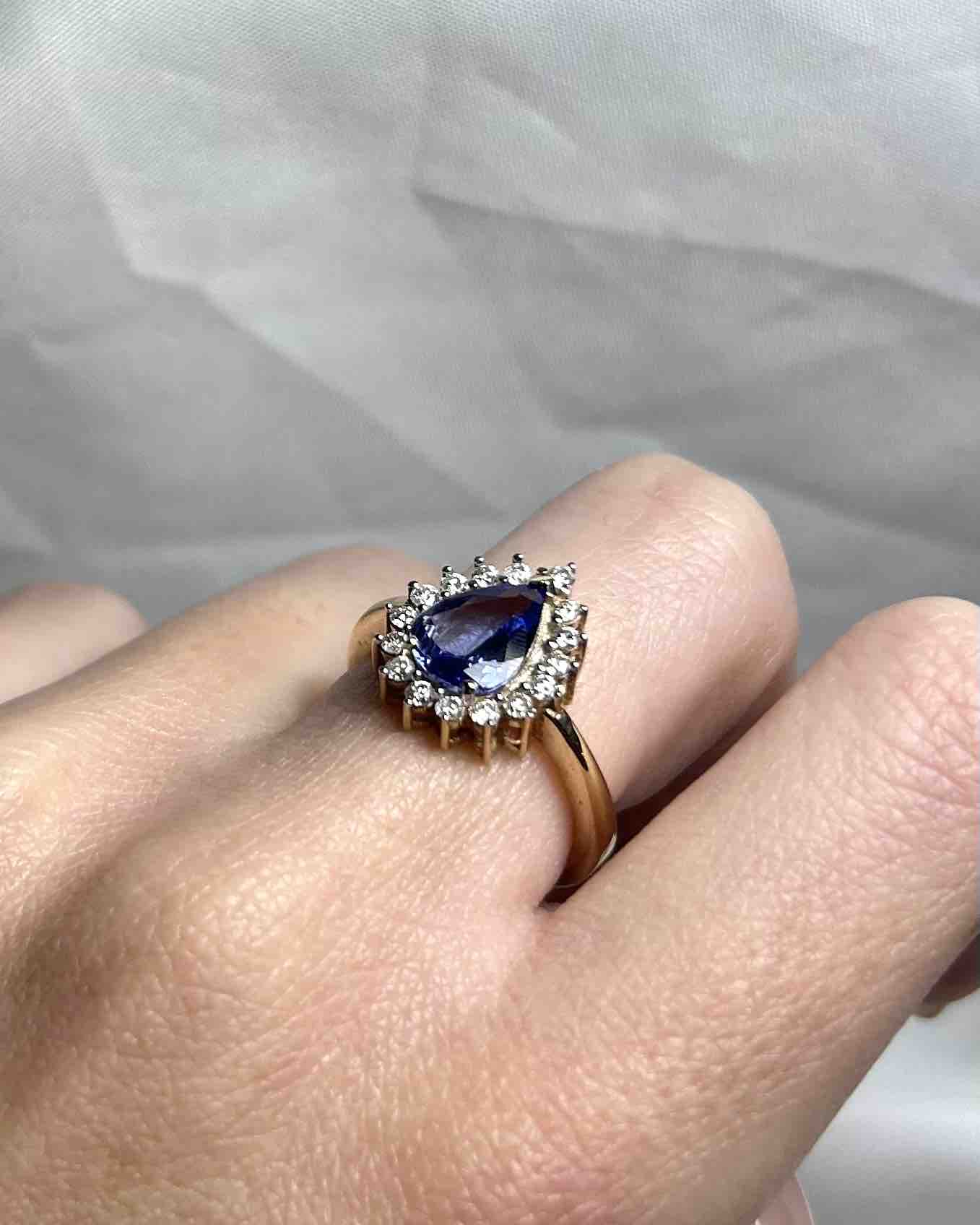 Bague Marguerite Tanzanite Poire 1.83 carat &amp; 16 Diamants "Denise" - Elliade Paris