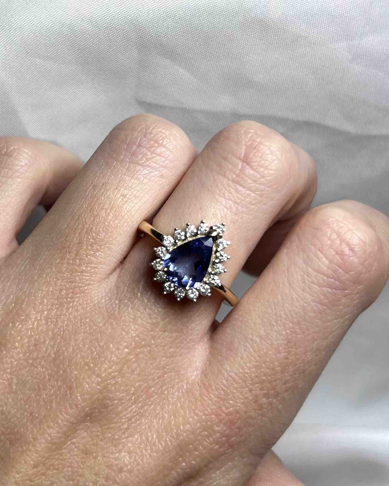 Bague Marguerite Tanzanite Poire 1.83 carat &amp; 16 Diamants &quot;Denise&quot; - Elliade Paris