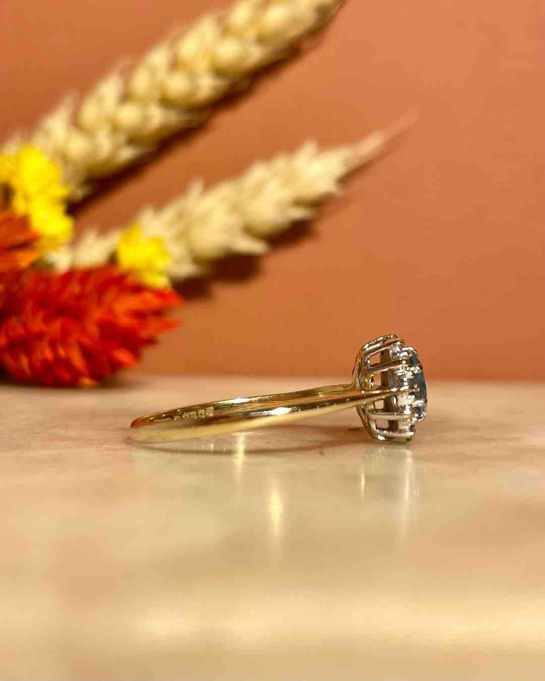 Bague Marguerite Topaze 0.40 Carat &amp; 12 Diamants "Arlo" - Elliade Paris