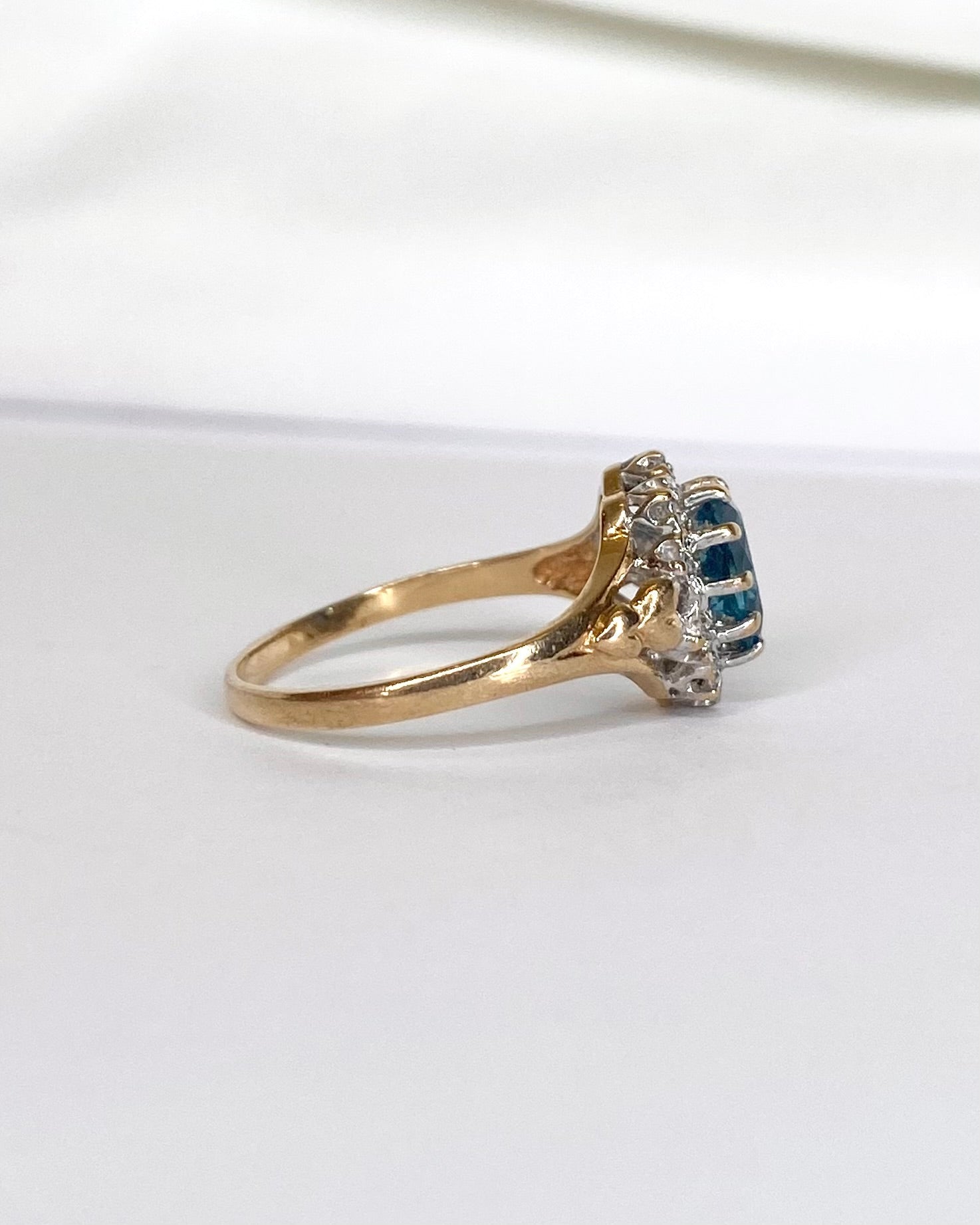 Bague Marguerite Topaze 1.20 carat &amp; Diamants "Tihoa" - Elliade Paris