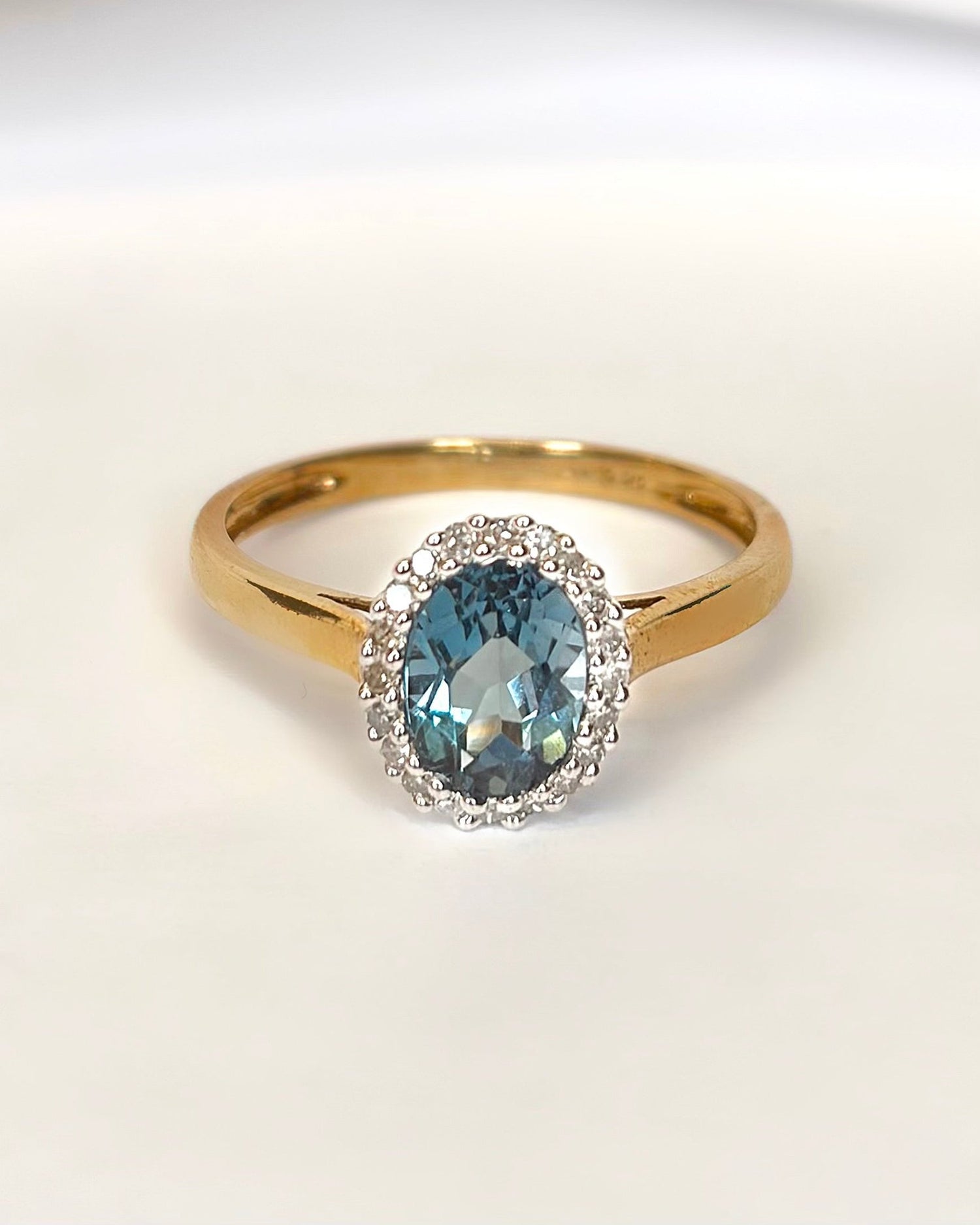 Bague Marguerite Topaze 1.80 carat &amp; Diamants 0.20 carat "Ambrine" - Elliade Paris