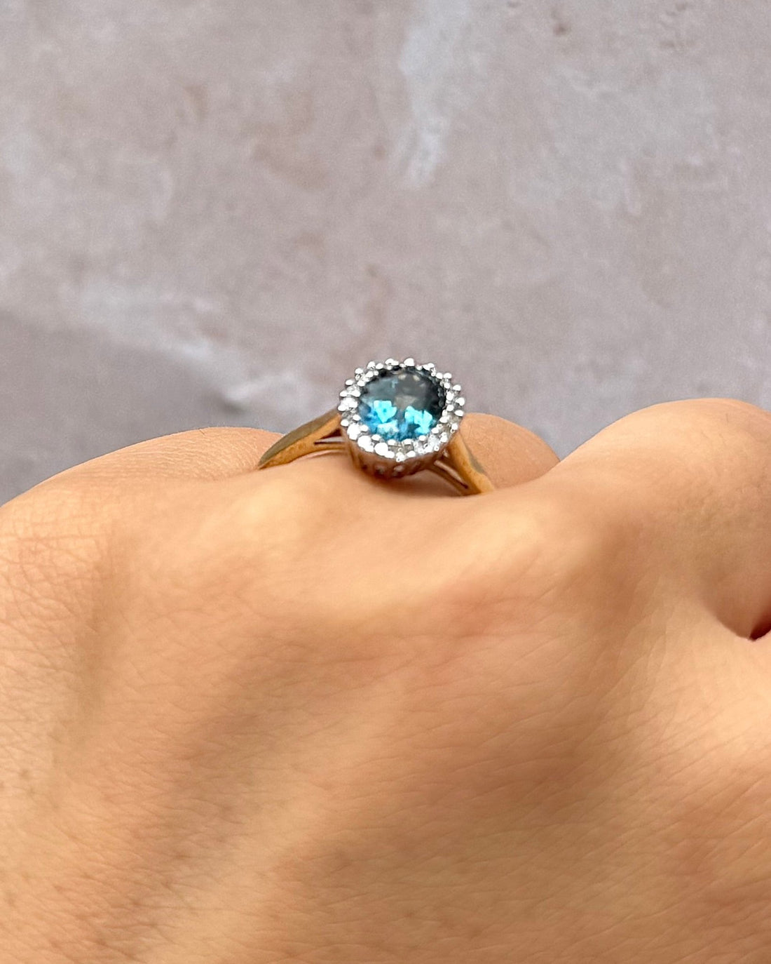 Bague Marguerite Topaze 1.80 carat &amp; Diamants 0.20 carat "Ambrine" - Elliade Paris