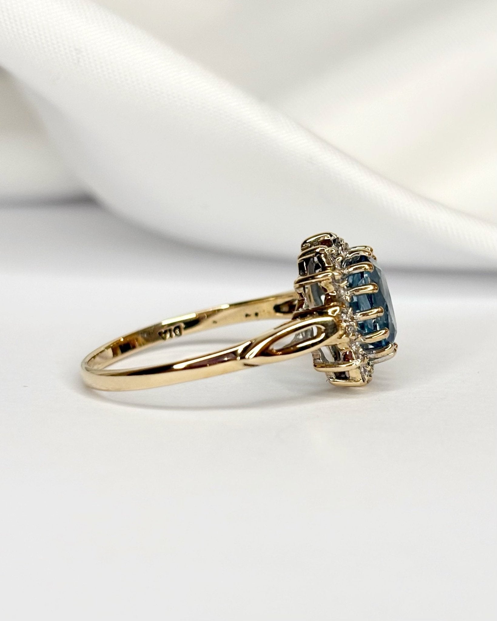 Bague Marguerite Topaze 1.95 carat &amp; Diamants "Calista" - Elliade Paris