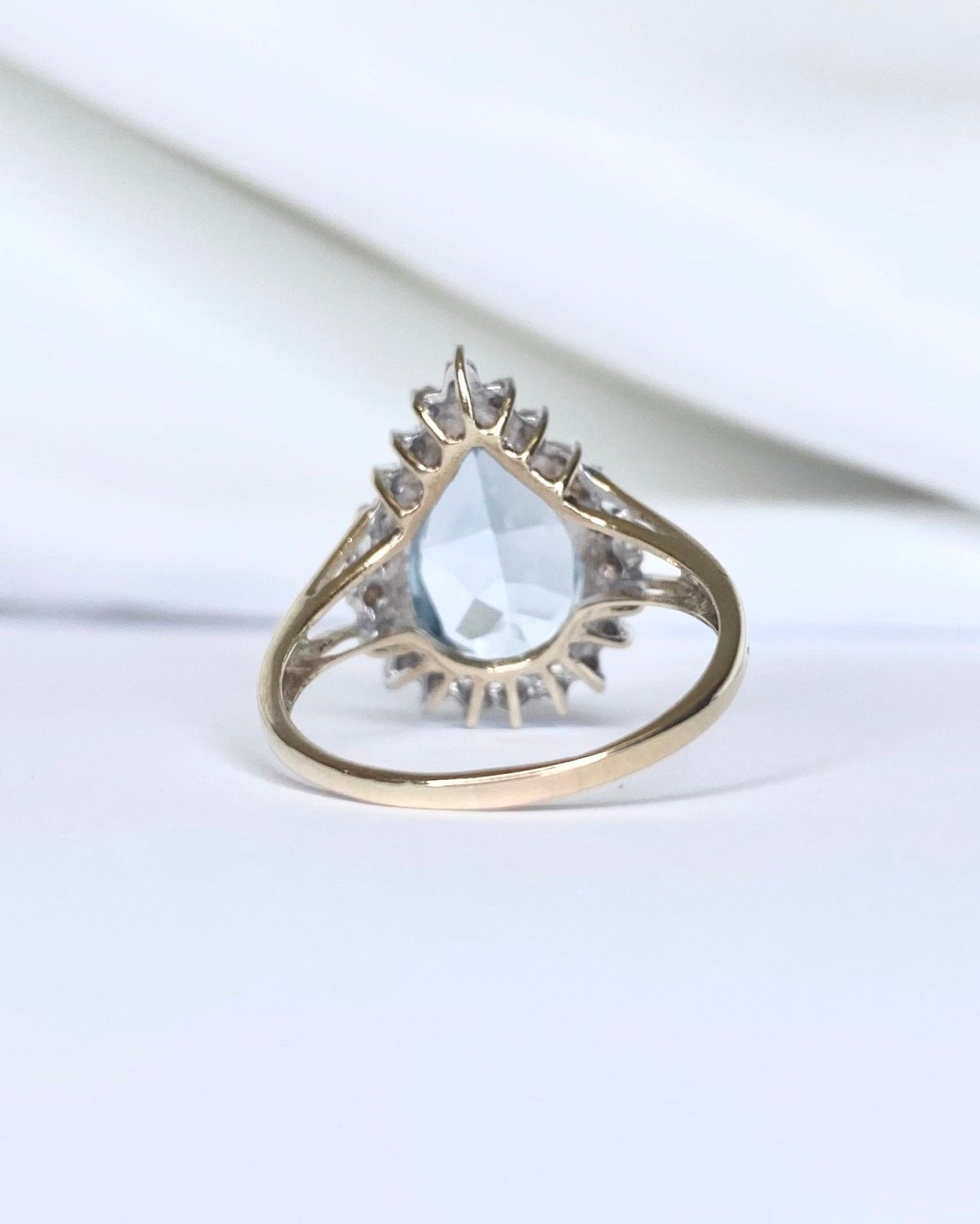 Bague Marguerite Topaze 5.6 carats &amp; Diamants "Gaïa" - Elliade Paris