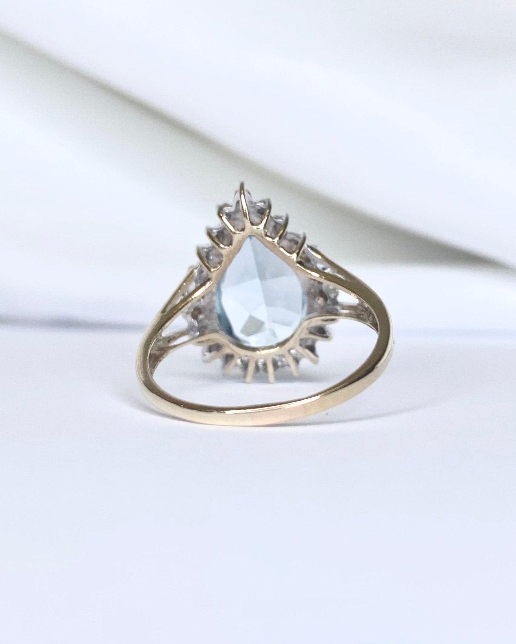 Bague Marguerite Topaze 5.6 carats &amp; Diamants "Gaïa" - Elliade Paris