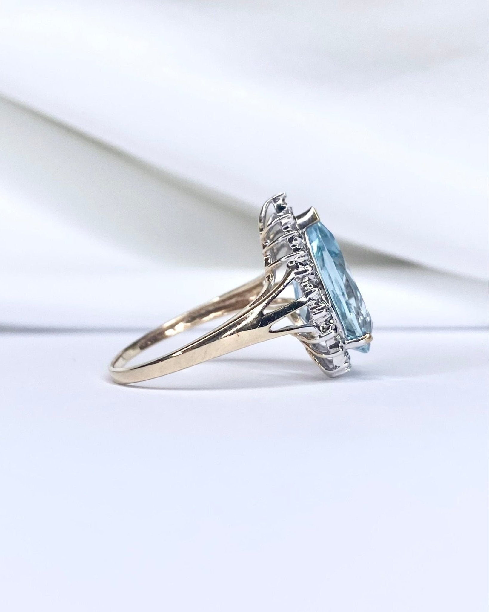 Bague Marguerite Topaze 5.6 carats &amp; Diamants "Gaïa" - Elliade Paris