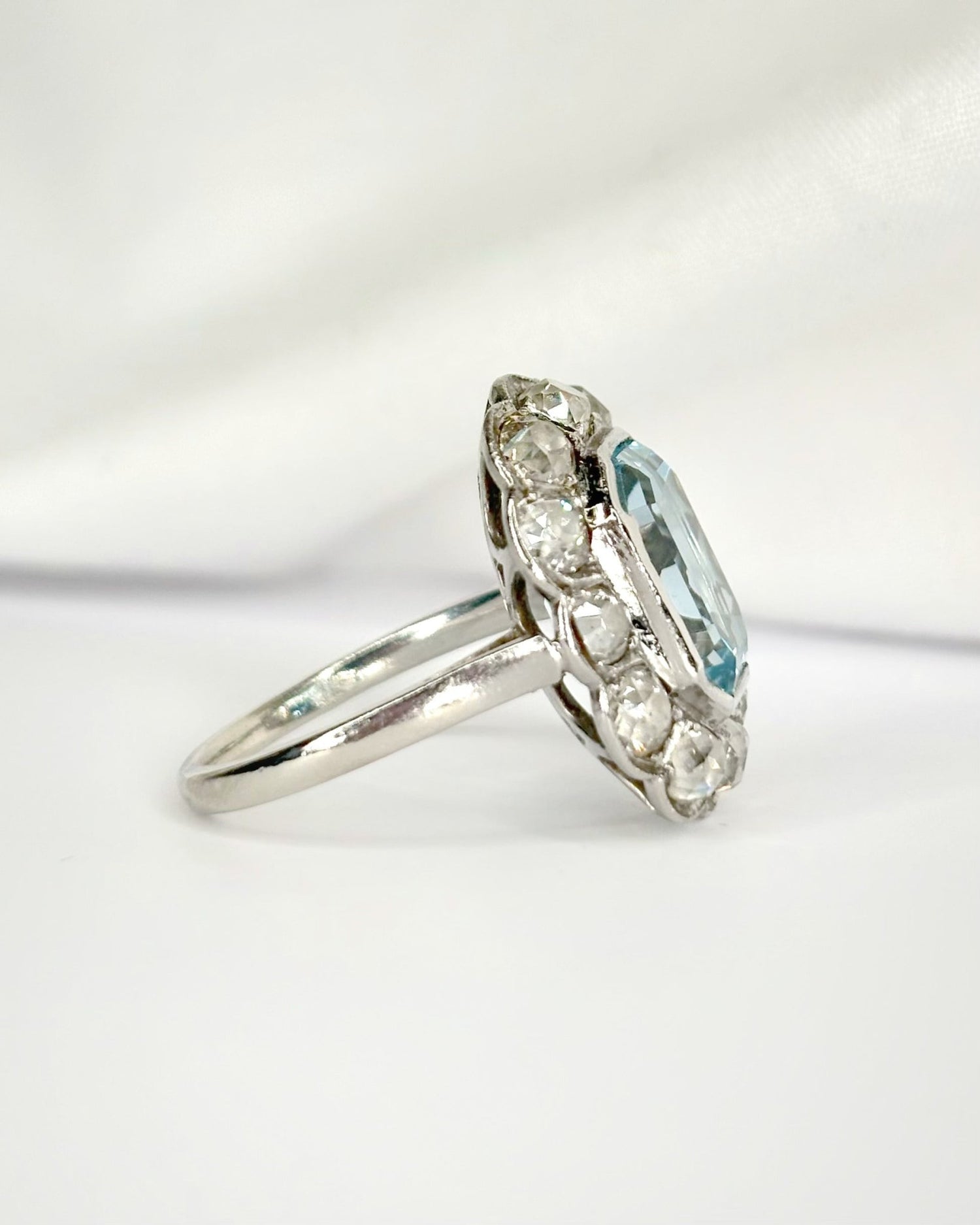 Bague Marguerite Topaze Sky Blue 9.33 carats &amp; Diamants 3.25 carats "Adéline" - Elliade Paris