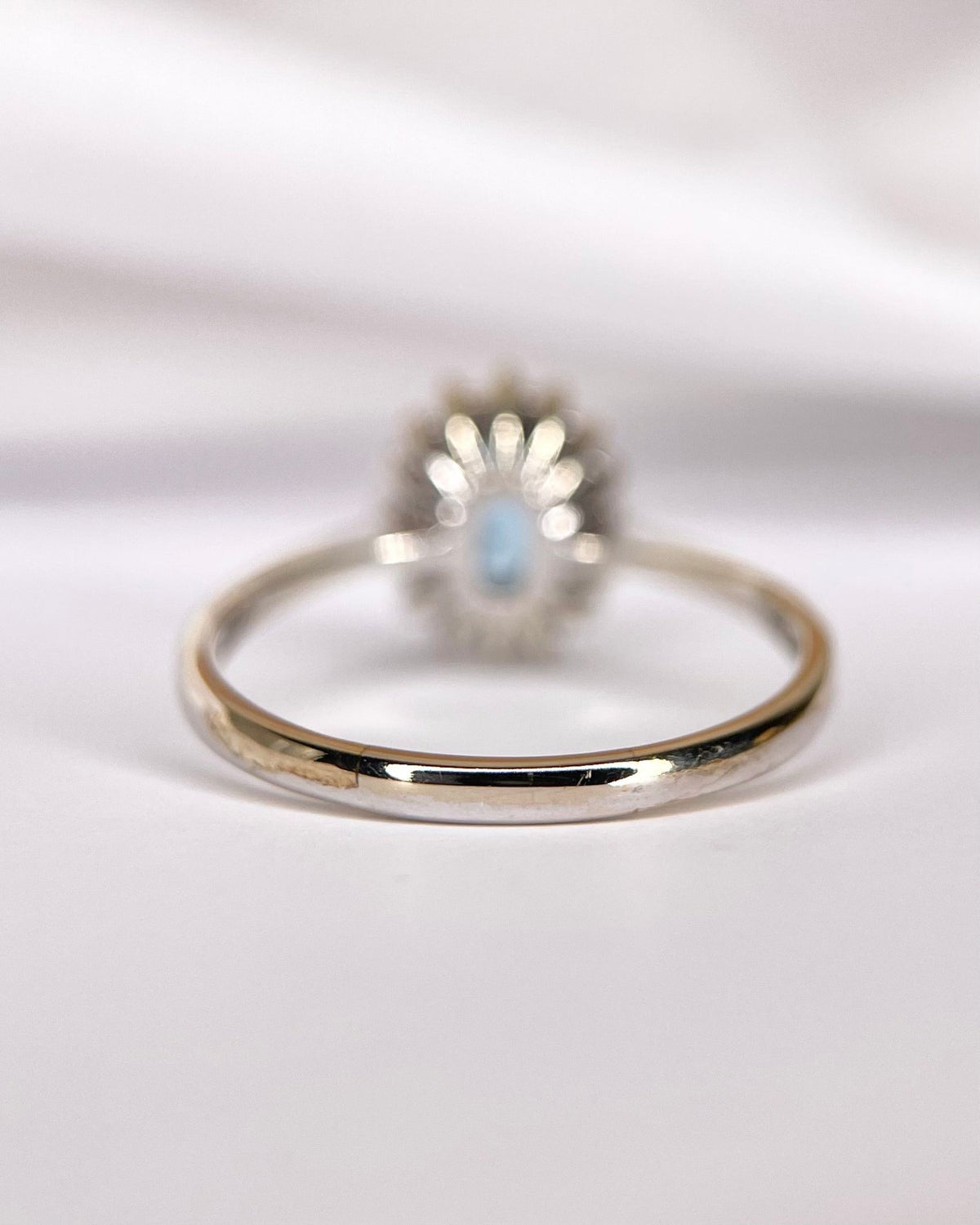 Bague Marguerite Topaze Swiss Blue 0.89 carat &amp; Diamants 0.32 carat "Linda" - Elliade Paris