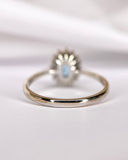 Bague Marguerite Topaze Swiss Blue 0.89 carat &amp; Diamants 0.32 carat "Linda" - Elliade Paris