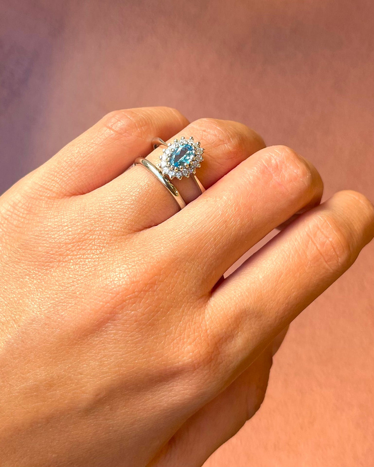 Bague Marguerite Topaze Swiss Blue 0.89 carat &amp; Diamants 0.32 carat "Linda" - Elliade Paris