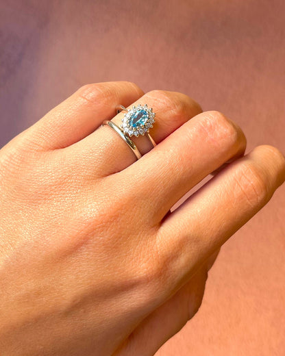 Bague Marguerite Topaze Swiss Blue 0.89 carat &amp; Diamants 0.32 carat "Linda" - Elliade Paris