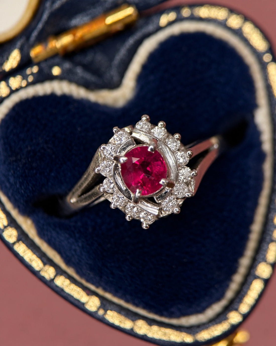 Bague Marguerite Tourbillon Rubis &amp; Diamants "Sydney" - Elliade Paris