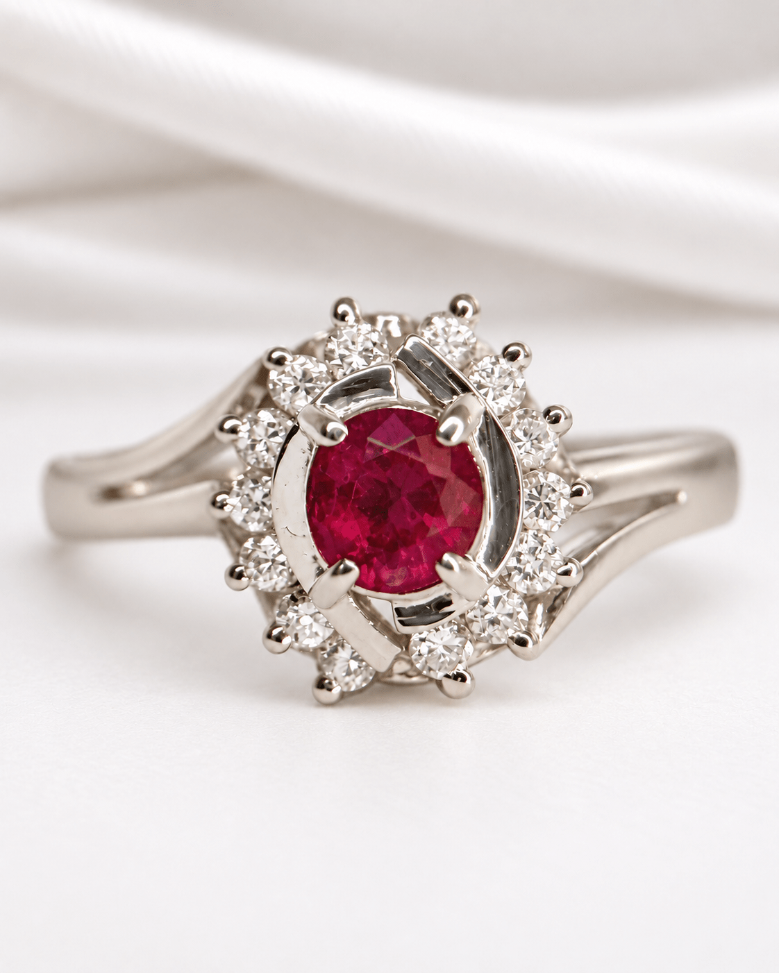 Bague Marguerite Tourbillon Rubis &amp; Diamants "Sydney" - Elliade Paris