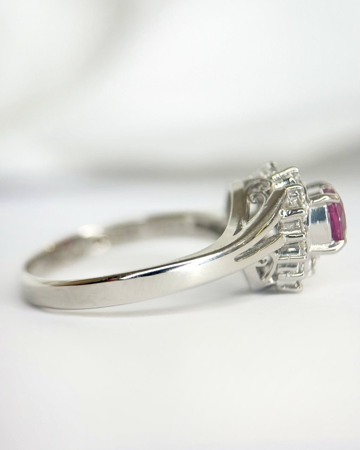 Bague Marguerite Tourbillon Rubis &amp; Diamants "Sydney" - Elliade Paris