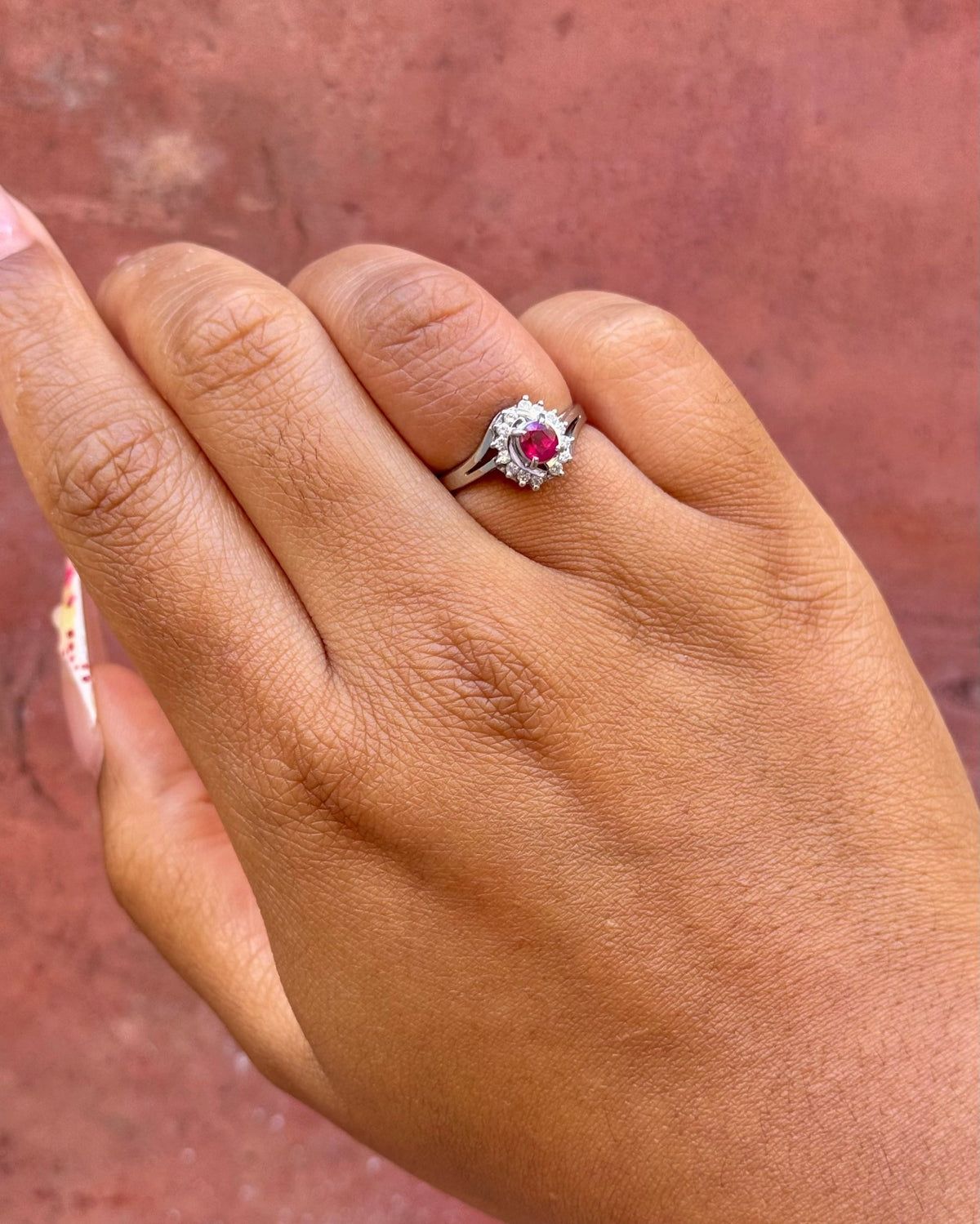 Bague Marguerite Tourbillon Rubis &amp; Diamants "Sydney" - Elliade Paris