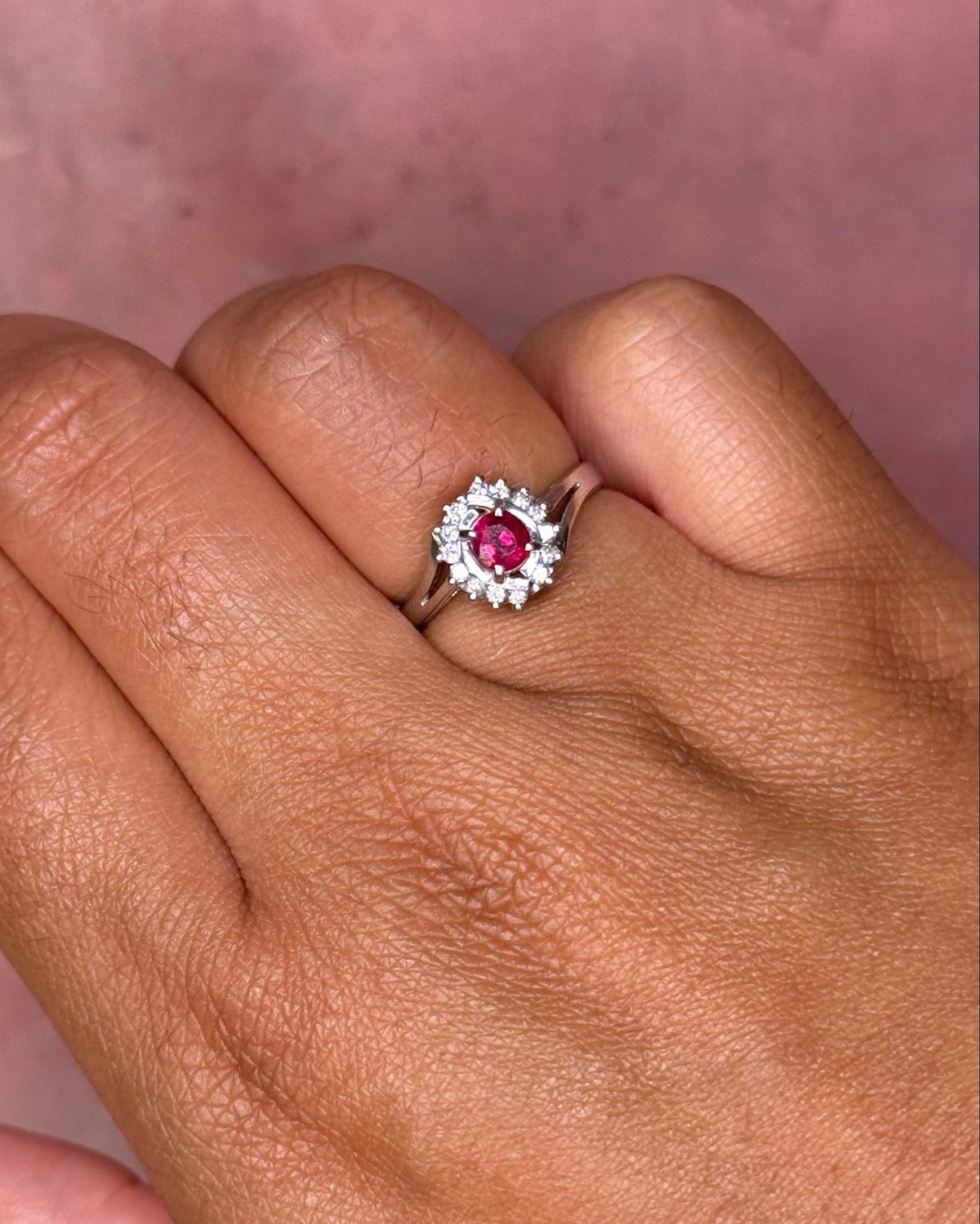 Bague Marguerite Tourbillon Rubis &amp; Diamants "Sydney" - Elliade Paris
