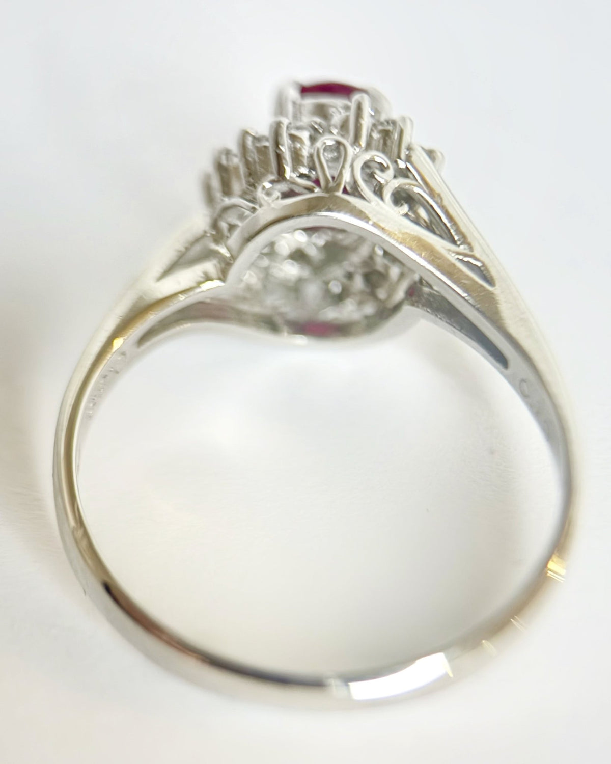 Bague Marguerite Tourbillon Rubis &amp; Diamants "Sydney" - Elliade Paris