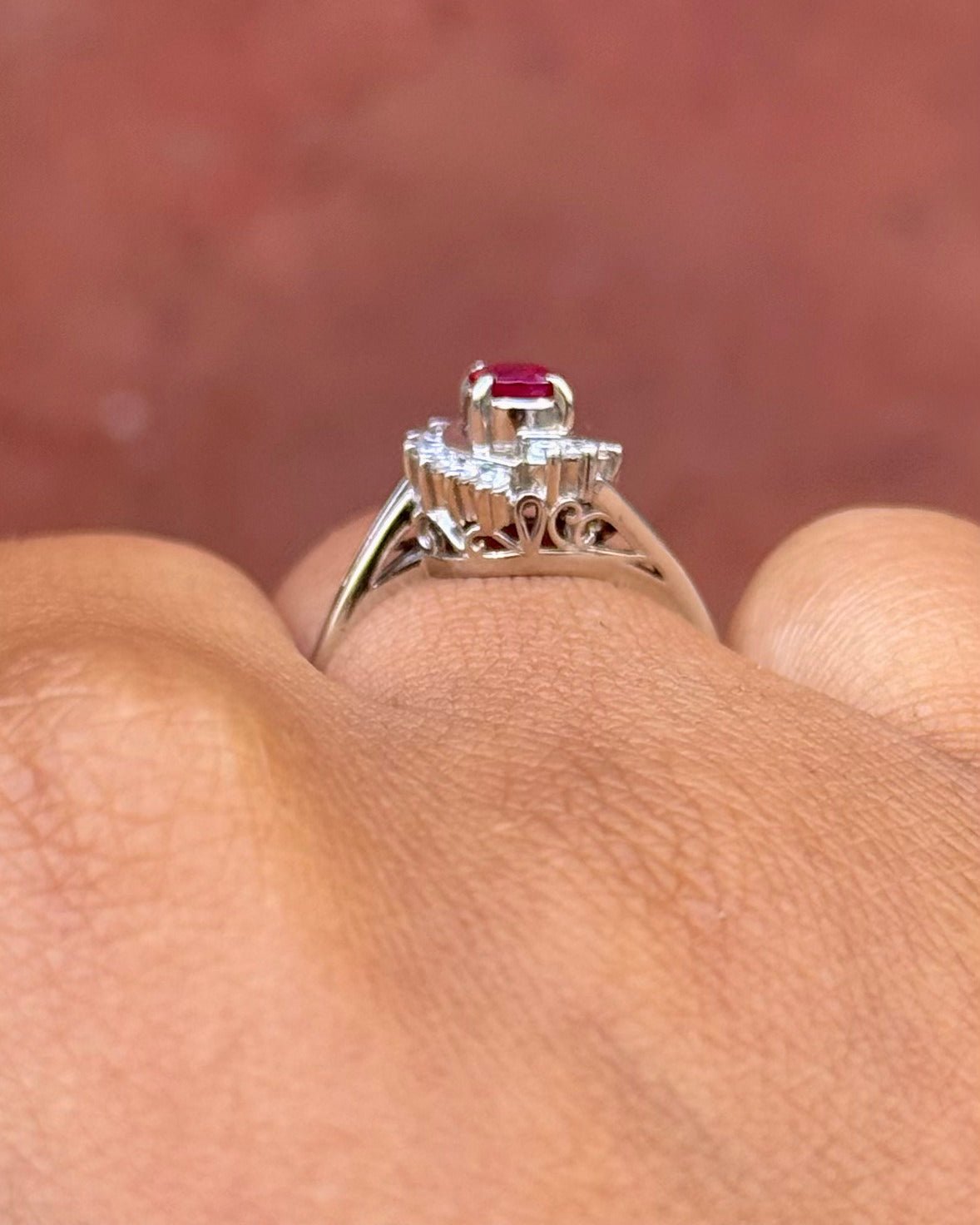 Bague Marguerite Tourbillon Rubis &amp; Diamants "Sydney" - Elliade Paris
