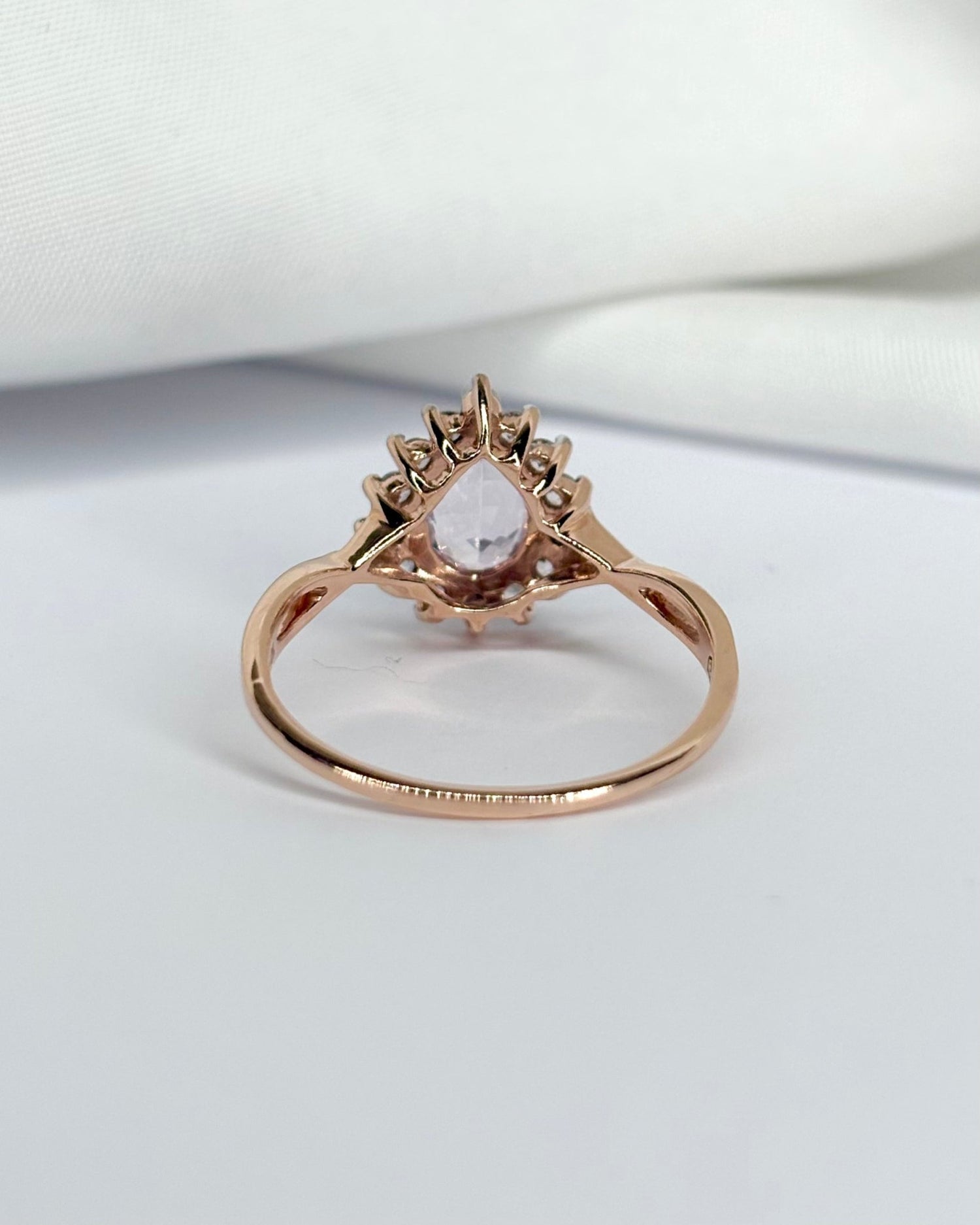 Bague Marguerite Tourmaline Rose 1.30 carat &amp; 14 Topazes Blanches &quot;Ginevra&quot; - Elliade Paris