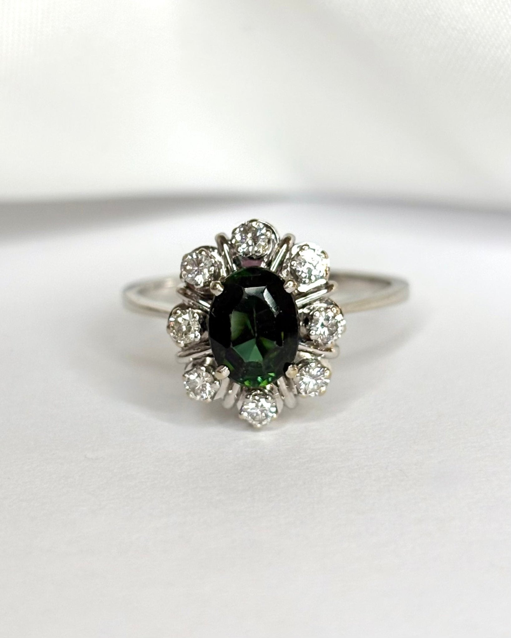 Bague Marguerite Tourmaline Verte 1.51 carat &amp; Diamants 0.40 carat "Bianca" - Elliade Paris