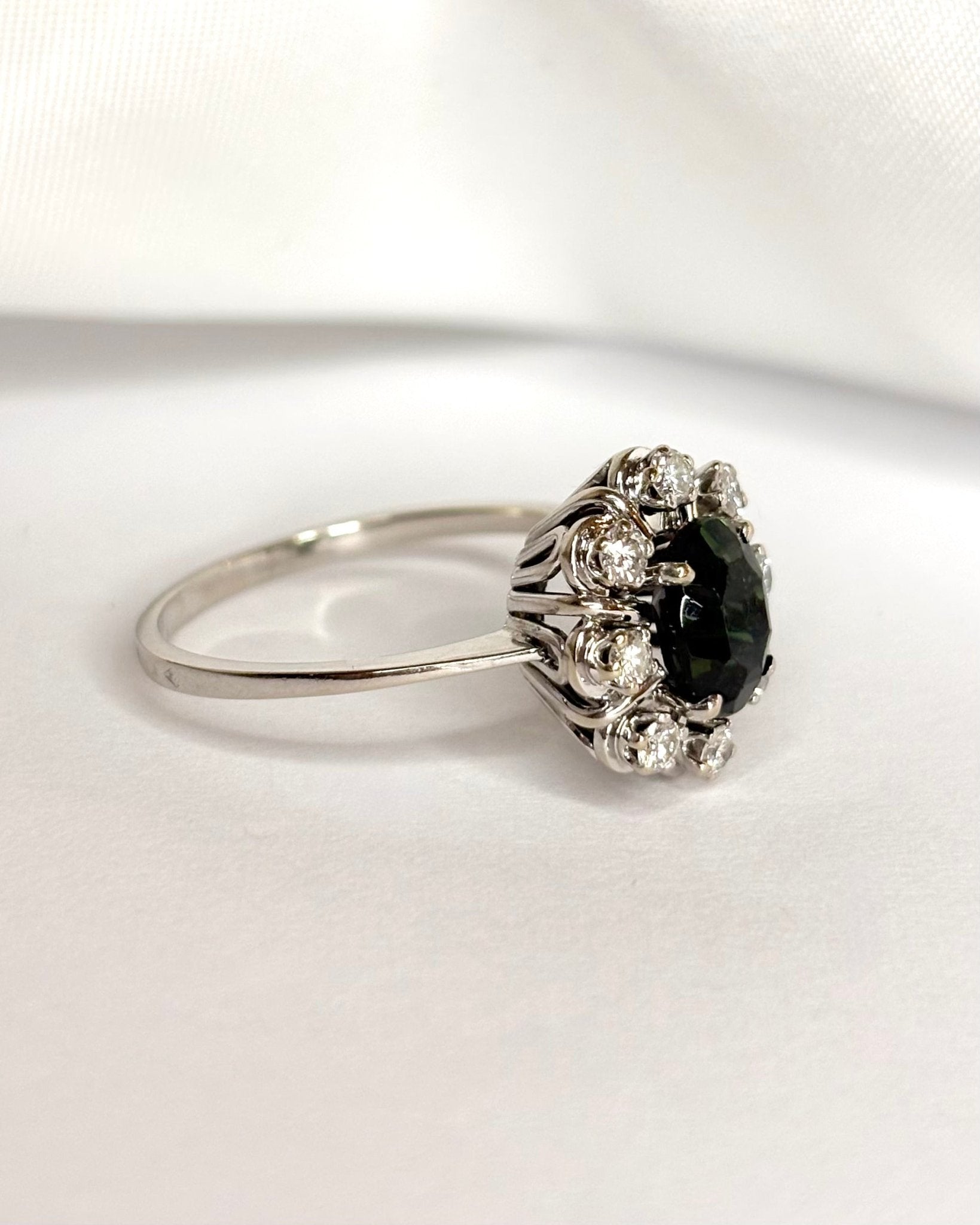 Bague Marguerite Tourmaline Verte 1.51 carat &amp; Diamants 0.40 carat "Bianca" - Elliade Paris