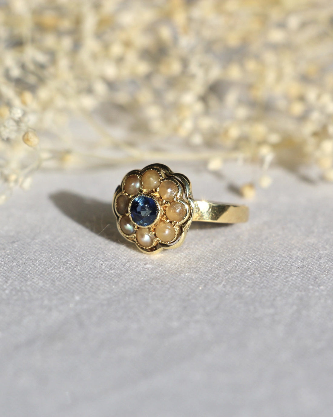 Anillo de margaritas de zafiro y perla &quot;Francia&quot;